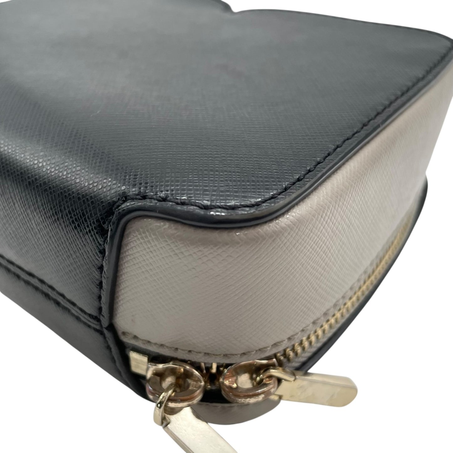 ケイトスペード kate spade ニコラ 2WAY ハンドバッグ ショルダーバッグ ミニバッグ 黒 ブラック グレー レザー シルバー金具 クロスボディ 斜め掛け可 カメラバッグ レディース S30