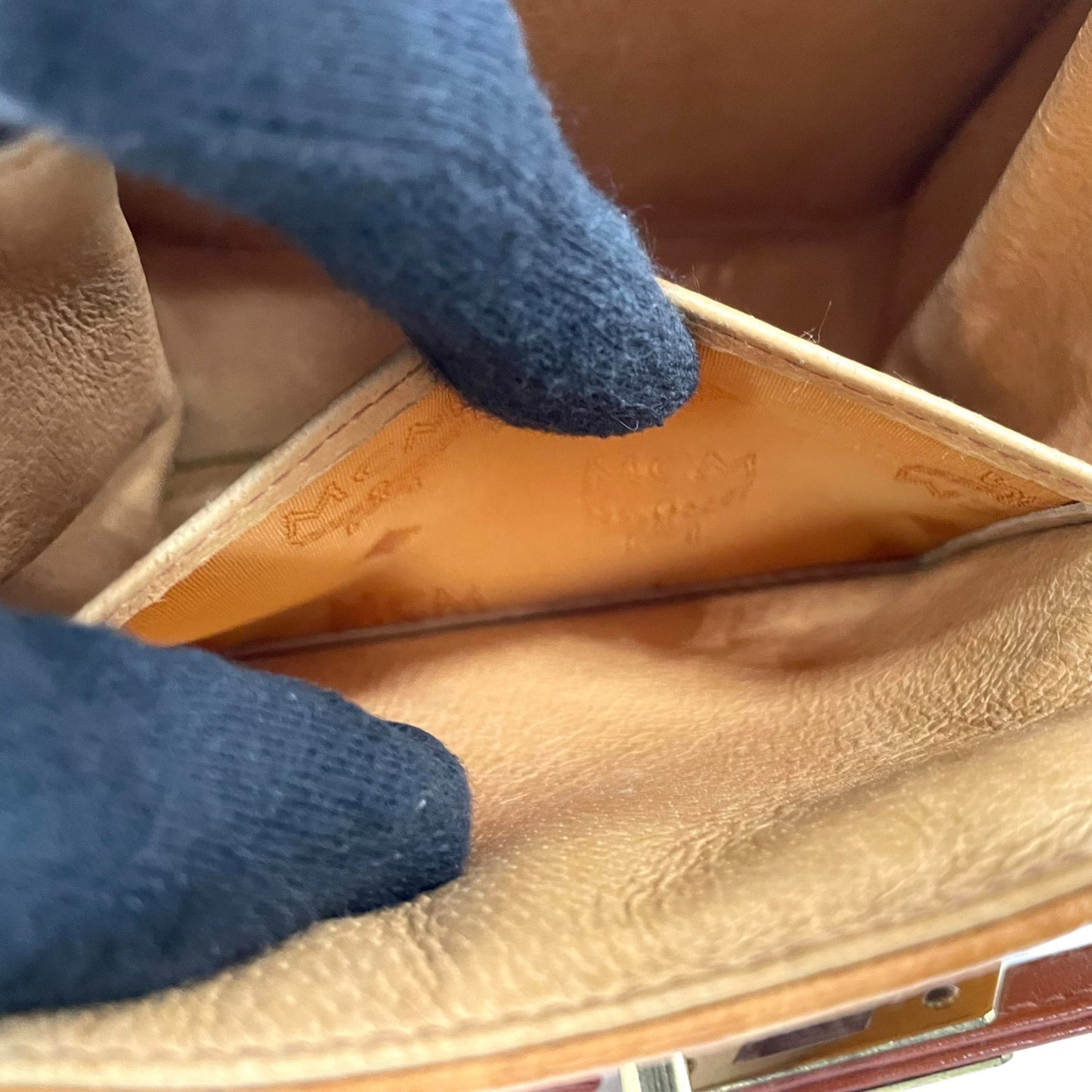 MCM エムシーエム ヴィセトス ハンドバッグ トップハンドルバッグ ベルトデザイン コニャック レザー ミニバッグ c4