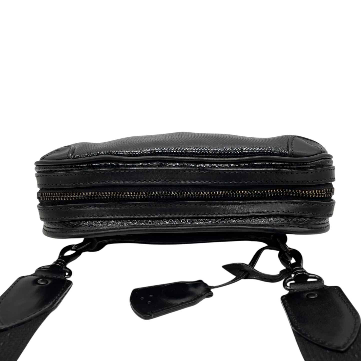 美品 aniary アニアリ ショルダーバッグ カメラバッグ 黒 ブラック パテントレザー ブラック金具 斜め掛け可 クロシェット メンズ レディース Q