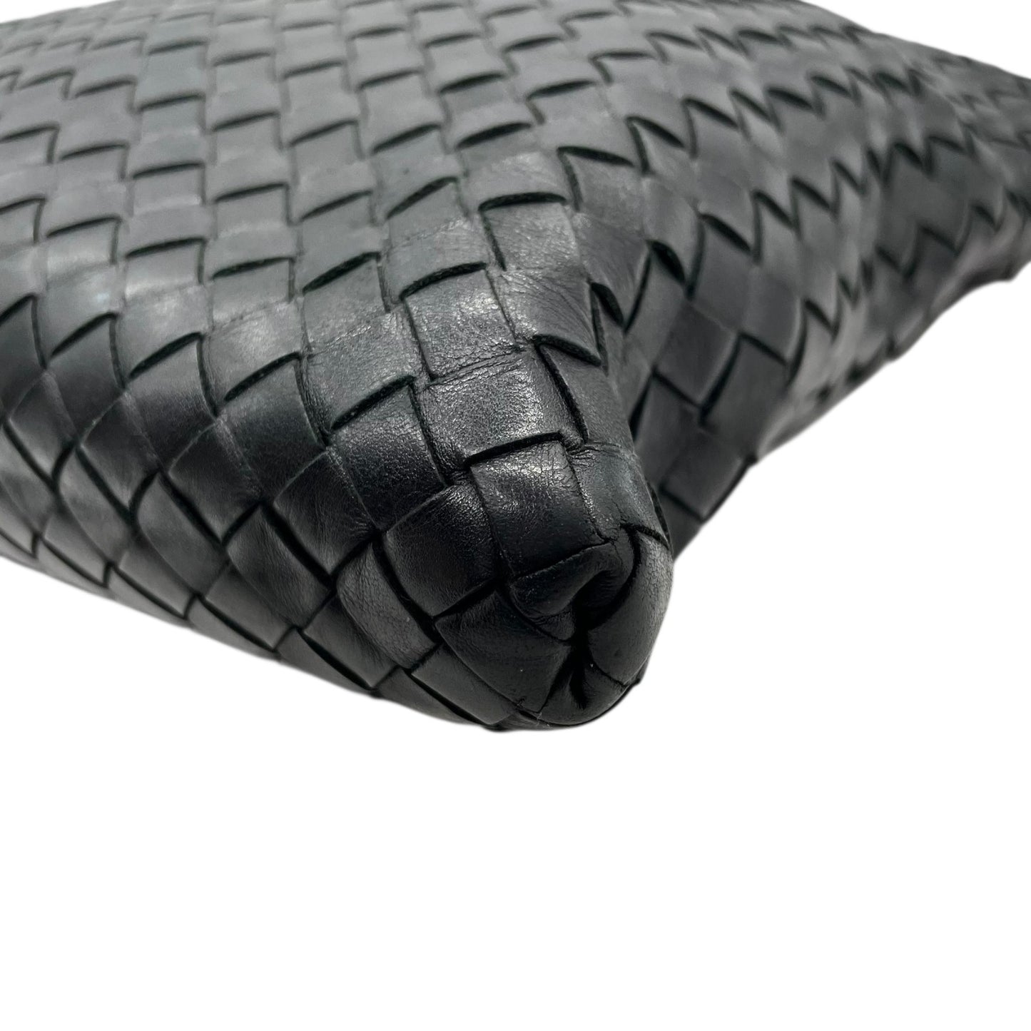 美品 BOTTEGA VENETA ボッテガヴェネタ イントレチャート ショルダーバッグ 276356 レザー 本革 ブラック 黒 ブラック金具 斜め掛け可 サコッシュ メンズ レディース K3