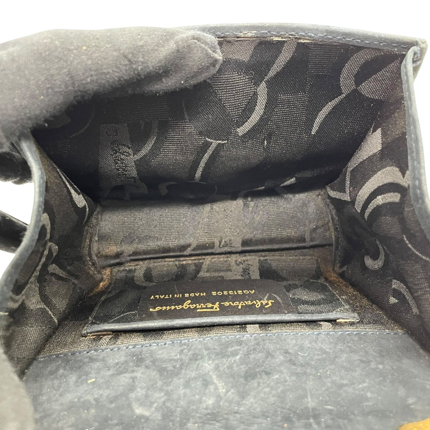 Salvatore Ferragamo フェラガモ ヴァラリボン チェーンショルダー ショルダーバッグ ミニバッグ ネイビー スエード ゴールド金具 レディース K10