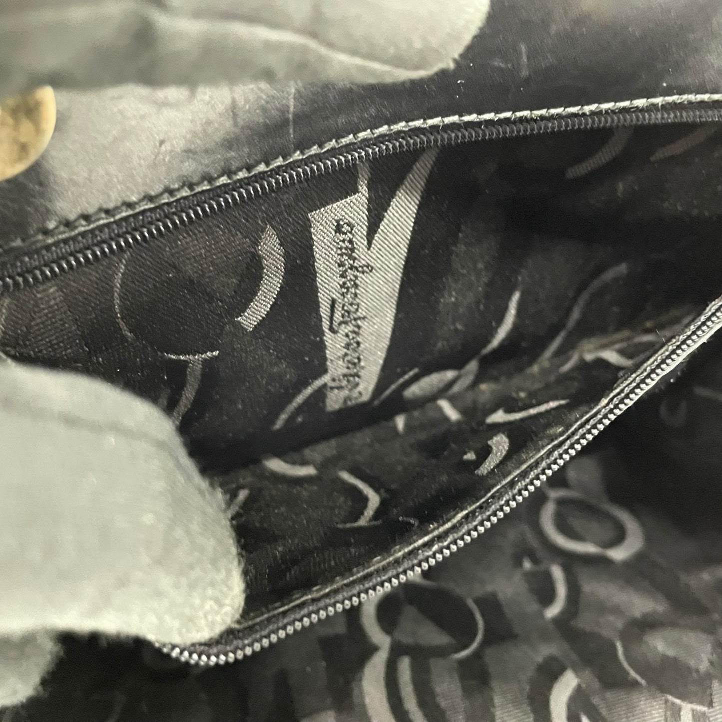 美品 サルヴァトーレ フェラガモ ハンドバッグ フォーマルバッグ ヴァラリボン 黒 ゴールド金具 自立 ブラック レザー 本革 ヴィンテージ B