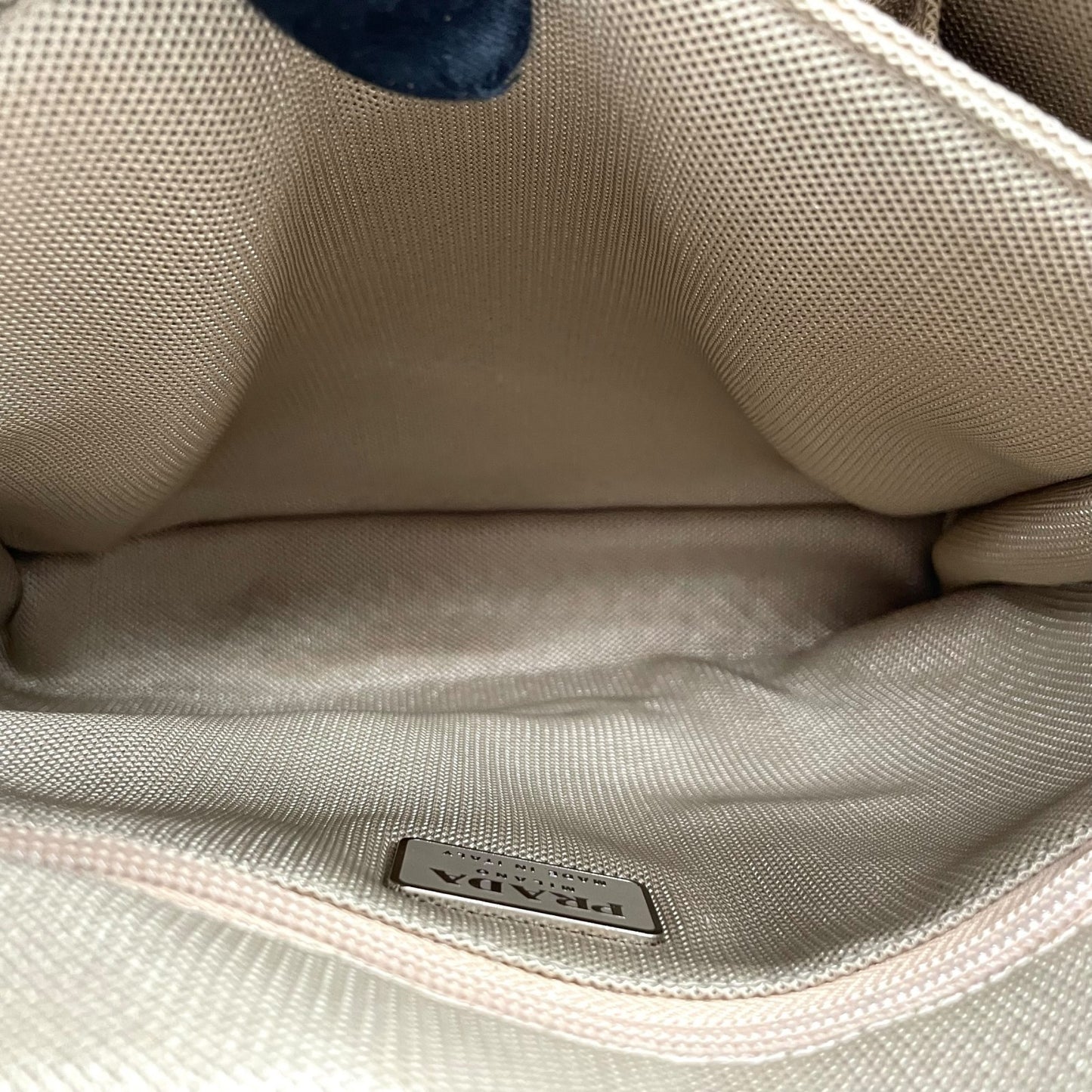 美品 PRADA プラダ ハンドバッグ ポーチ付き B10397 ベージュ レザー シルバー金具 ロゴ型押し 手提げ レディース ギャランティカード付き B4 00s archive