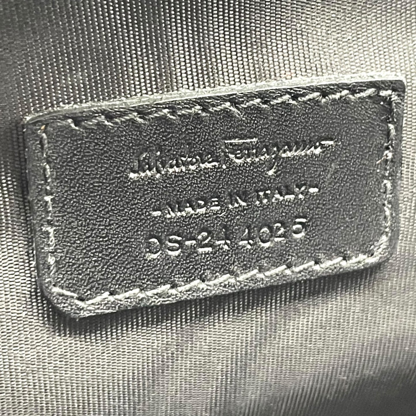 Salvatore Ferragamo サルヴァトーレフェラガモ 2WAY ビジネスバッグ ショルダーバッグ ブリーフケース ダレスバッグ 黒 ブラック レザー シルバー金具 フラップ開閉 斜め掛け可 A4収納可 メンズ E