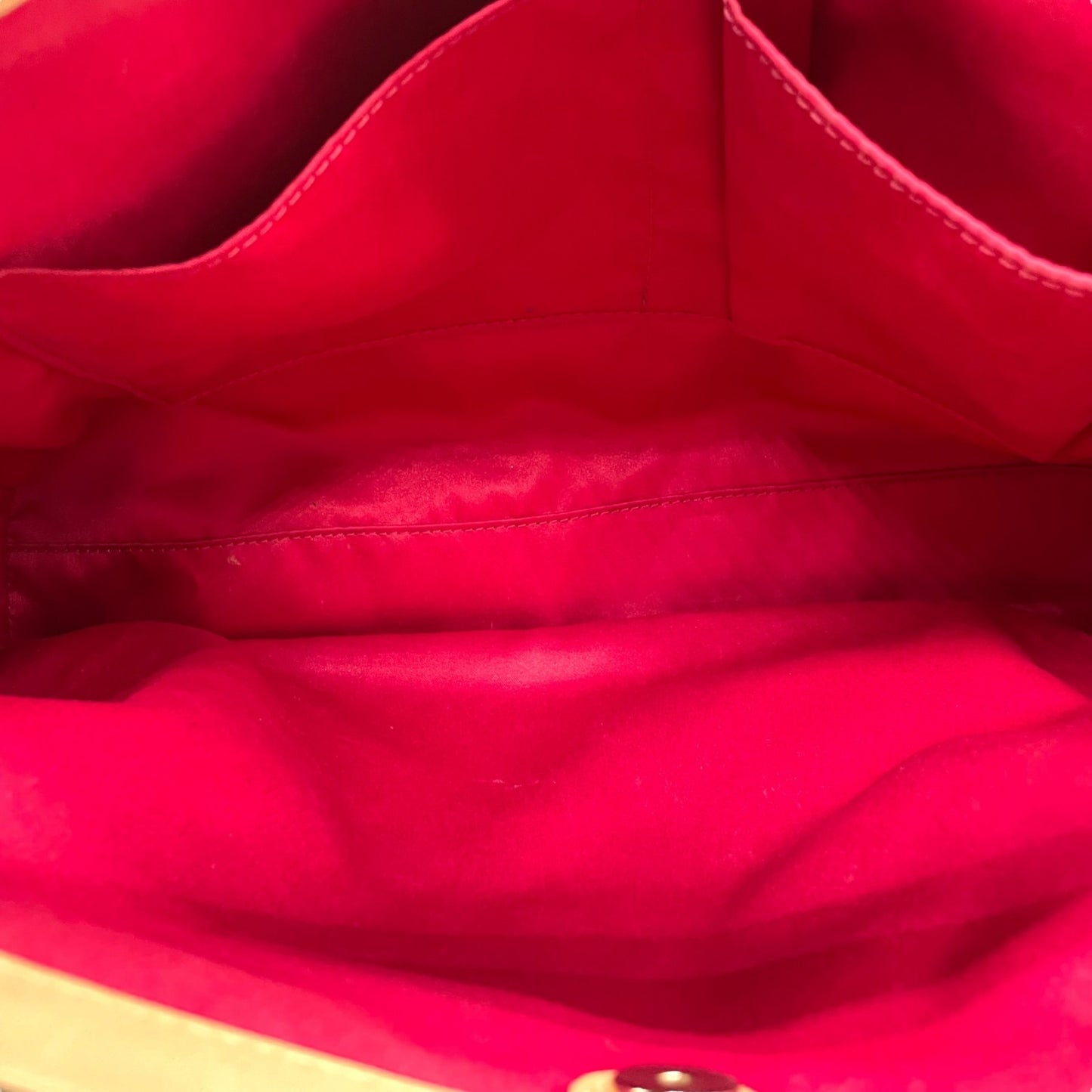 COACH コーチ トートバッグ ハンドバッグ ベージュ レザー ゴールド金具 肩掛け可 ホースロゴ ロゴチャーム ファスナー開閉 レディース E10