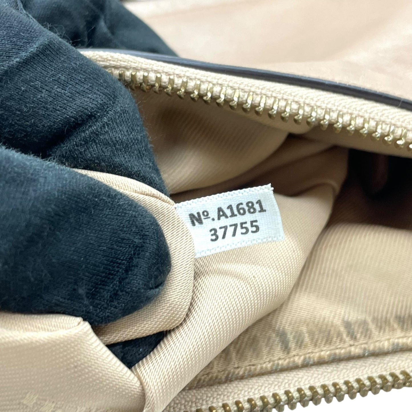 COACH コーチ チェルシー ワンショルダーバッグ ハンドバッグ ピンクベージュ レザー ゴールド金具 ホーボー 肩掛け可 ロゴ レディース T4