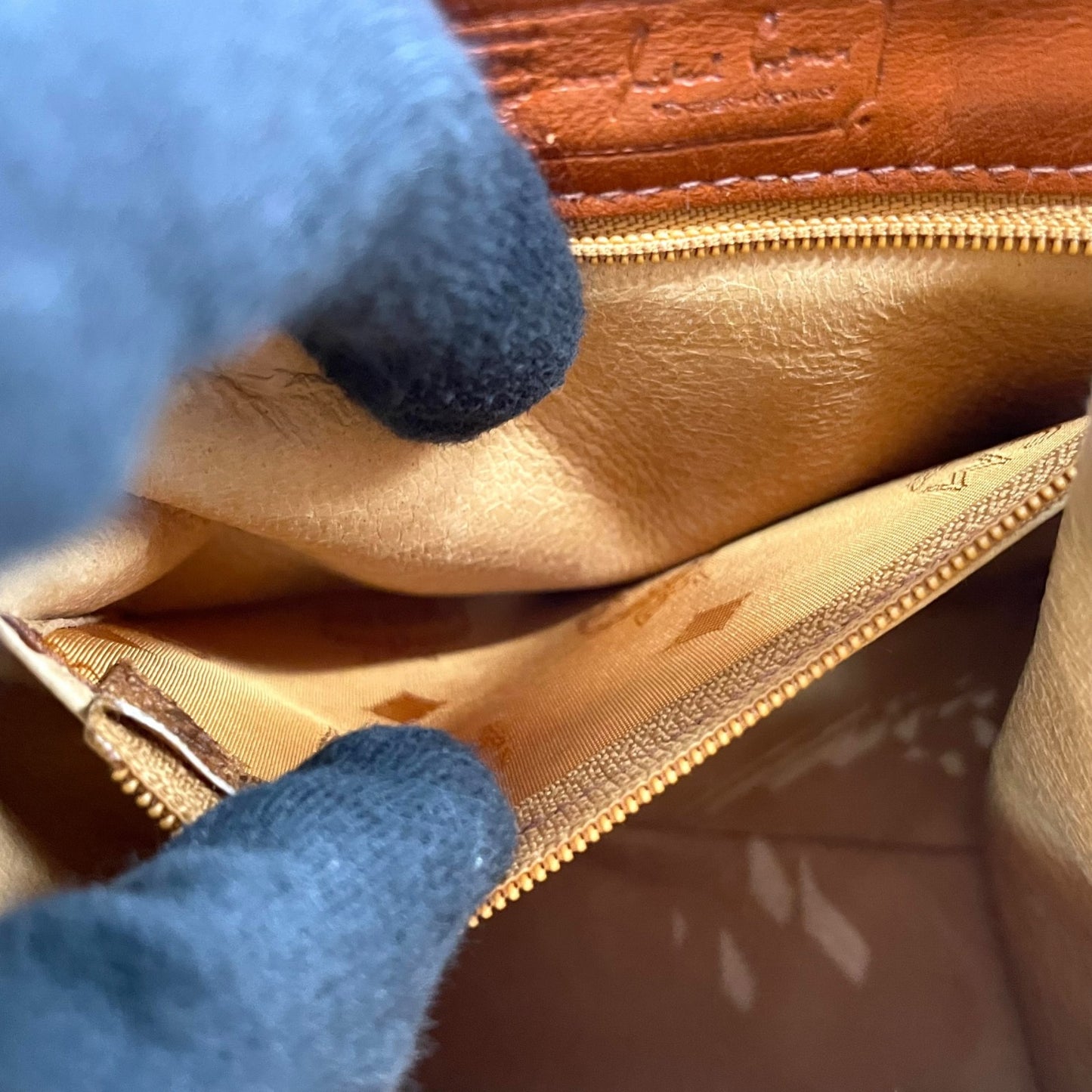 MCM エムシーエム ヴィセトス ハンドバッグ トップハンドルバッグ ベルトデザイン コニャック レザー ミニバッグ c4