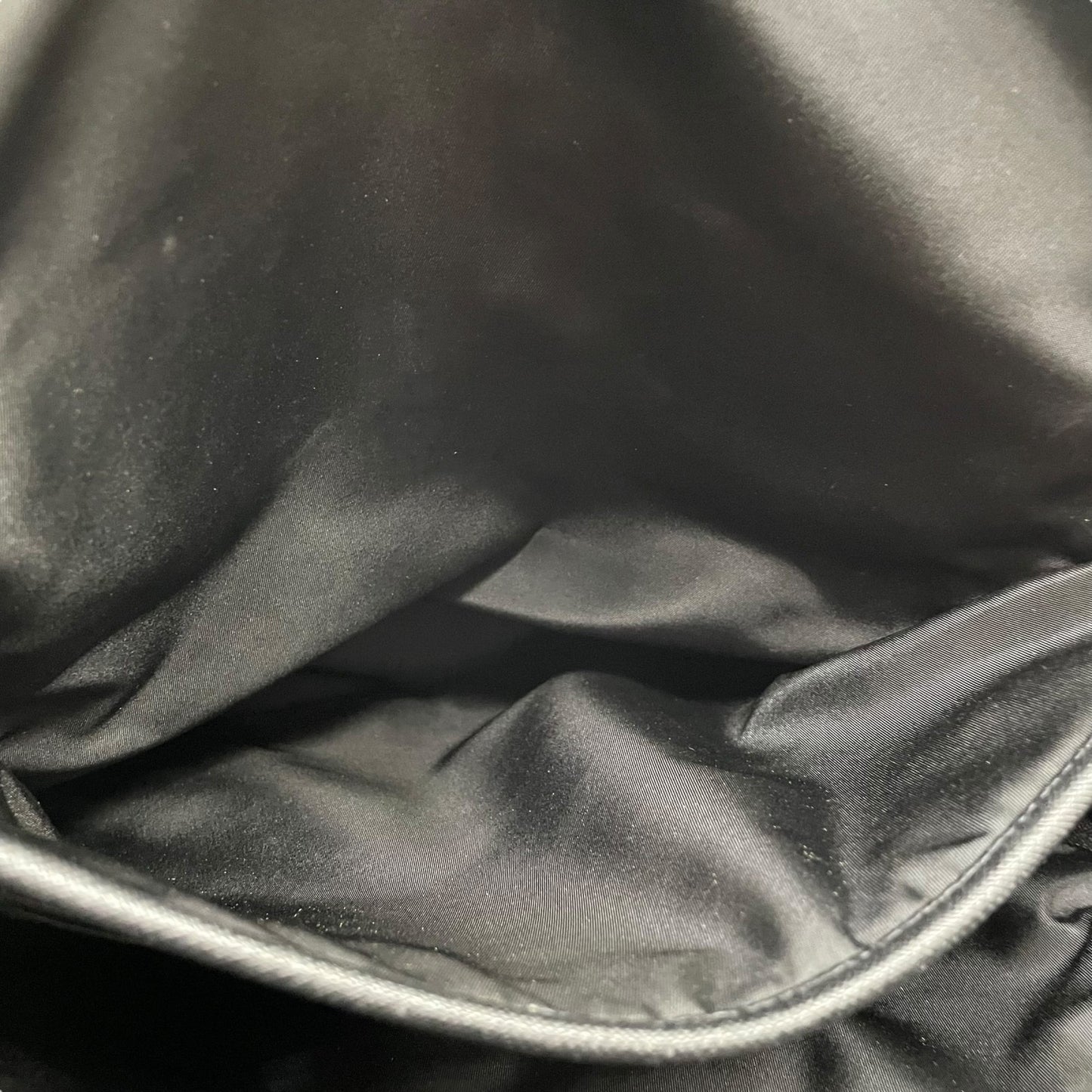 美品 PRADA プラダ リュックサック バッグパック リナイロン トライアングルロゴ 2VZ028 黒 NERO ブラック シルバー金具 メンズ C