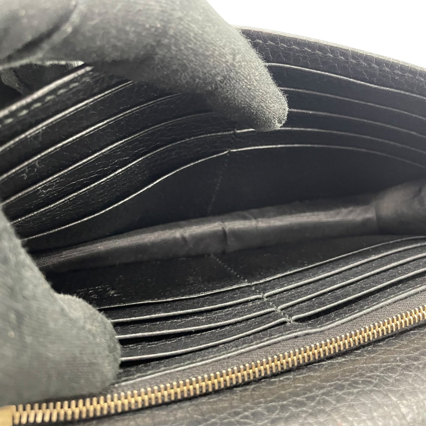 美品 GUCCI グッチ インターロッキングG ウォレットバッグ 510314 チェーンショルダー 長財布 ショルダーバッグ 黒 ブラック レザー ゴールド金具 GG 斜め掛け 箱付き レディース W1