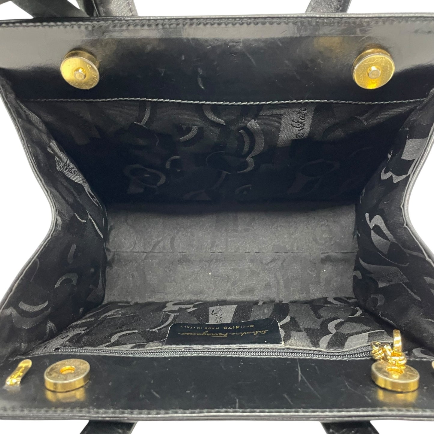 美品 サルヴァトーレ フェラガモ ハンドバッグ フォーマルバッグ ヴァラリボン 黒 ゴールド金具 自立 ブラック レザー 本革 ヴィンテージ B