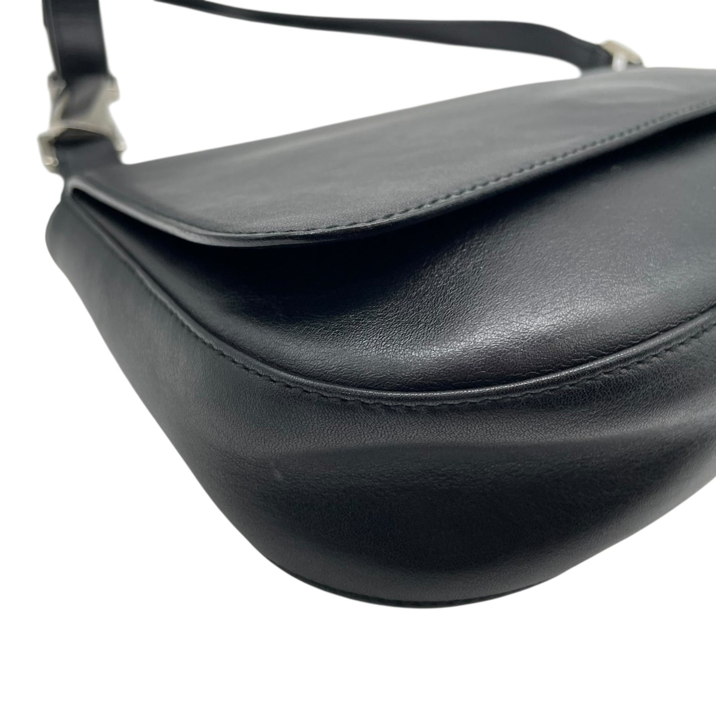 未使用級 サルヴァトーレフェラガモ ショルダーバッグ 斜め掛け レザー 黒 ブラック 本革 クロスボディ チェーン B3