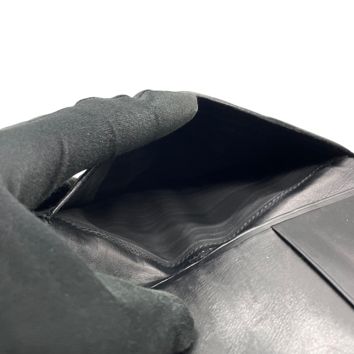 グッチ GUCCI 二つ折り 長財布 札入れ 黒 ブラック レザー シルバー金具 ロゴプレート メンズ 小銭入れなし M5