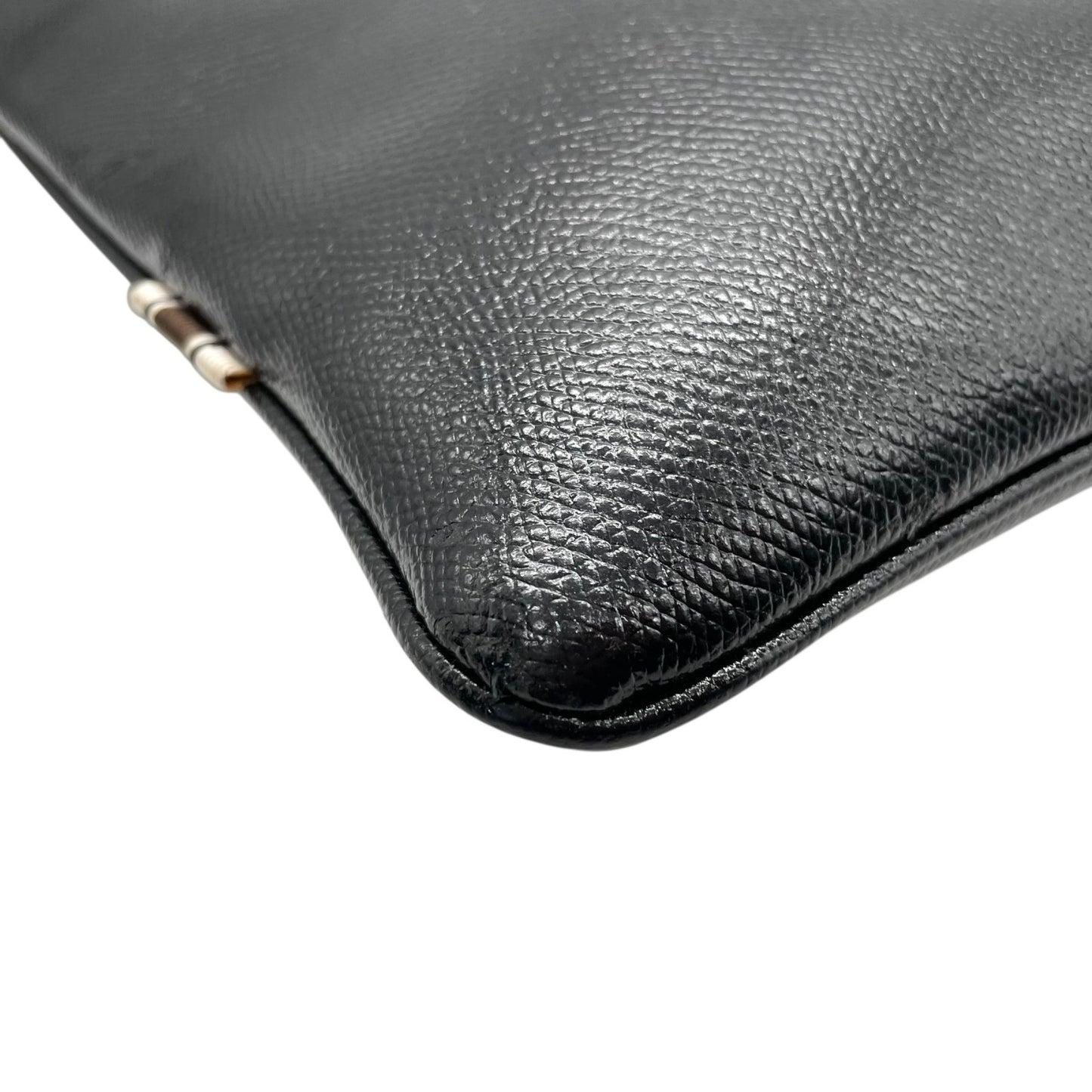 フェラガモ Salvatore Ferragamo ショルダーバッグ サコッシュ 黒 ブラック レザー シルバー金具 ロゴストラップ 斜め掛け可 メンズ K6