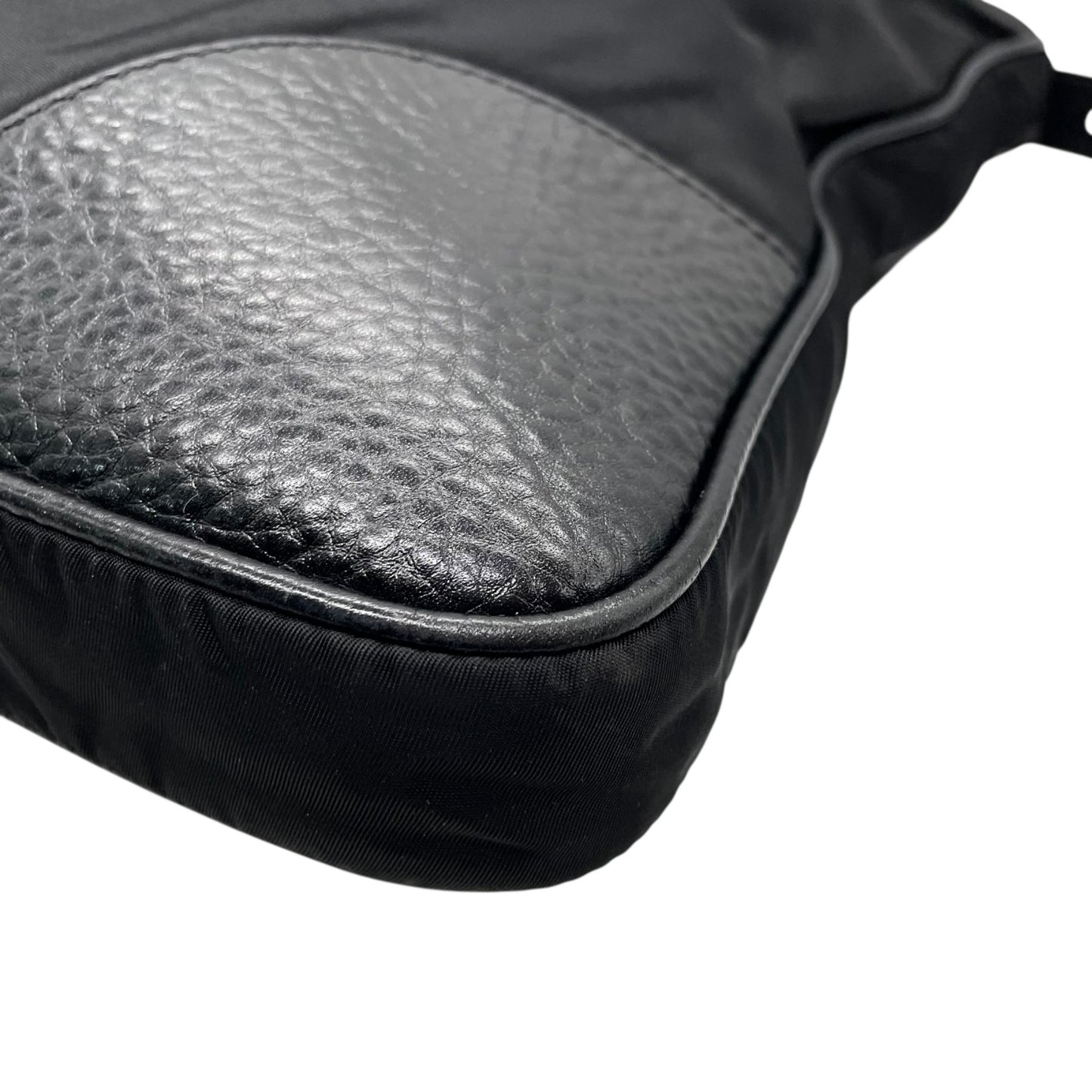 PRADA プラダ ショルダーバッグ ナイロン レザー 黒 ブラック NERO 三角プレートロゴ トライアングルロゴ シルバー金具 斜め掛け可 メンズ レディース K13