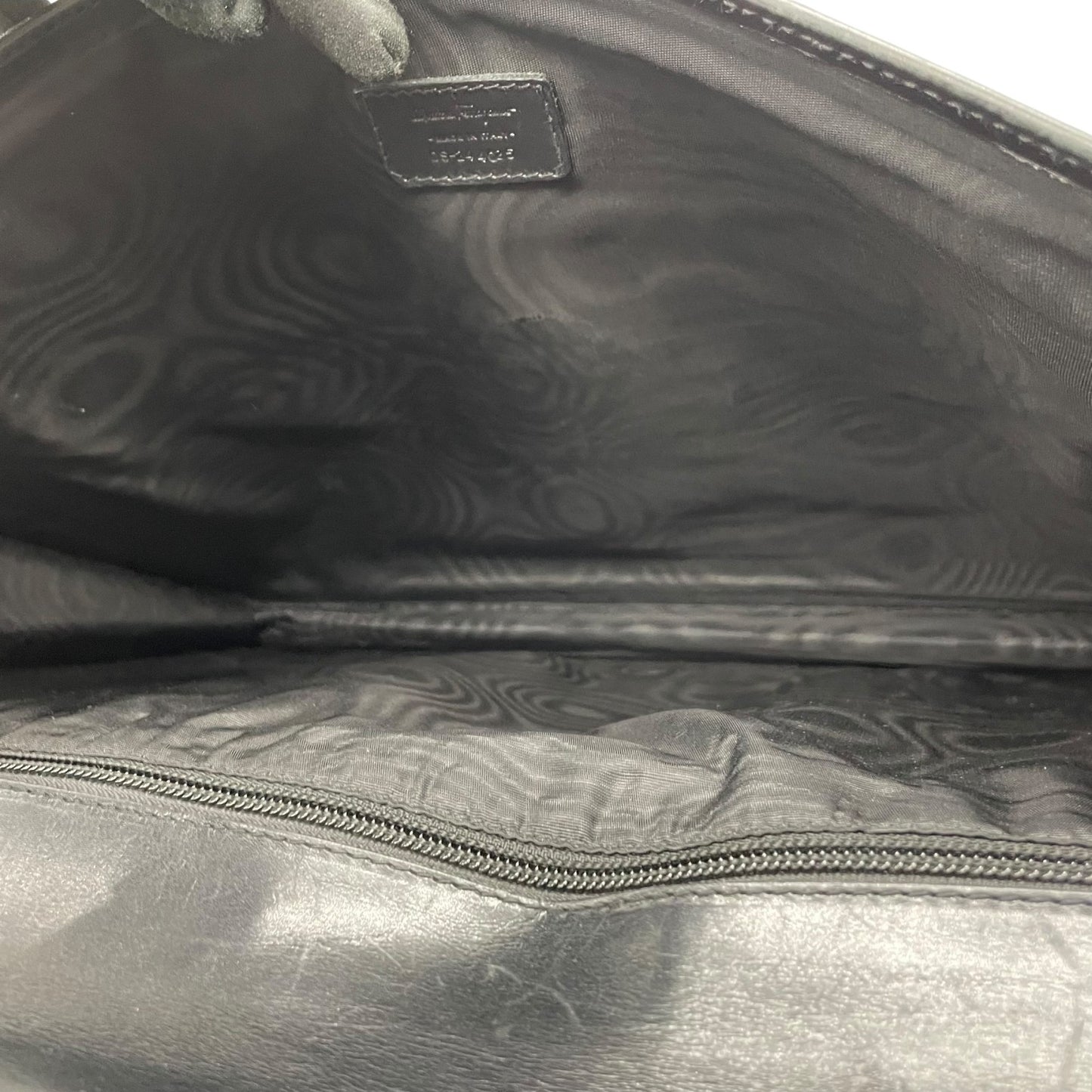 Salvatore Ferragamo サルヴァトーレフェラガモ 2WAY ビジネスバッグ ショルダーバッグ ブリーフケース ダレスバッグ 黒 ブラック レザー シルバー金具 フラップ開閉 斜め掛け可 A4収納可 メンズ E