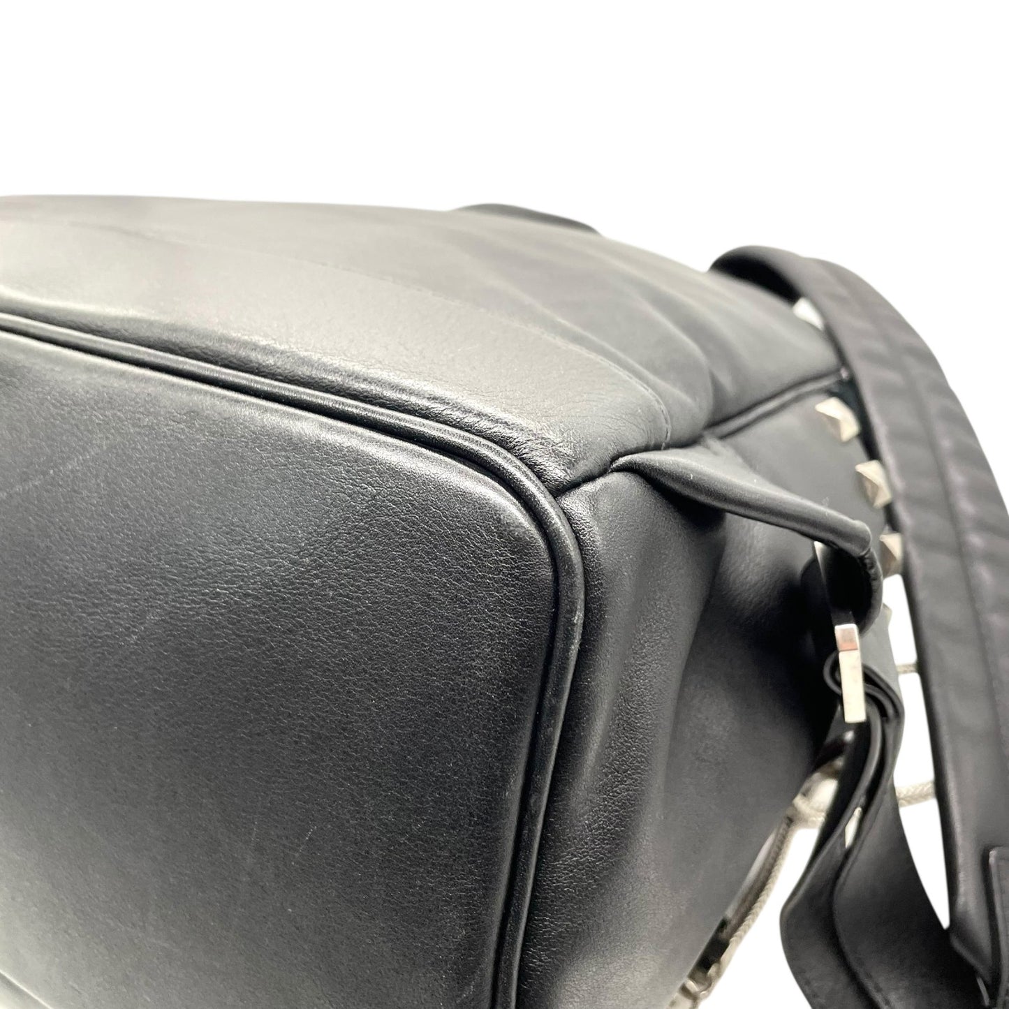 極美品 MCM エムシーエム バックパック リュック モノグラム ヴィセトス エンブレム刺繍 スタッズ付き レザー×ベルベット ブラック 黒 A