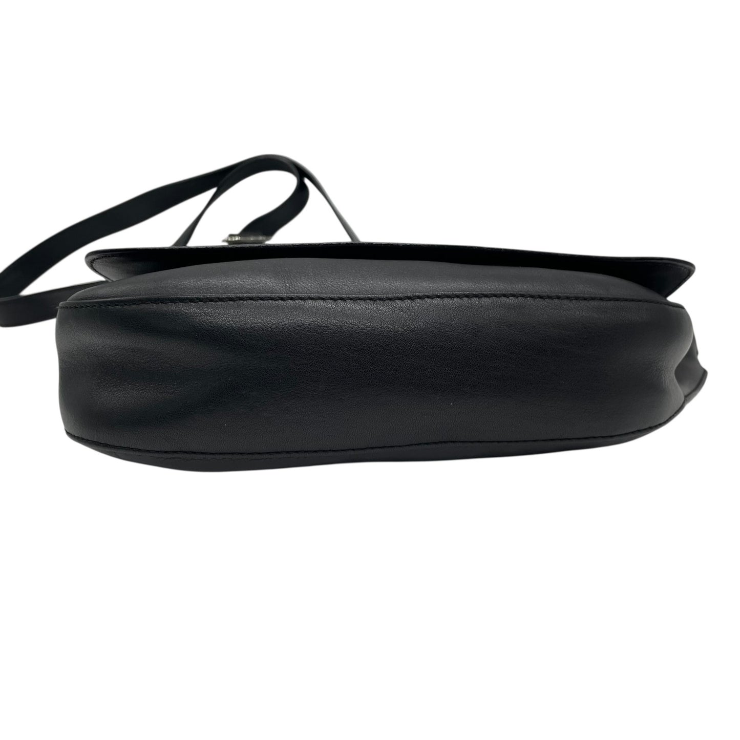 未使用級 サルヴァトーレフェラガモ ショルダーバッグ 斜め掛け レザー 黒 ブラック 本革 クロスボディ チェーン B3