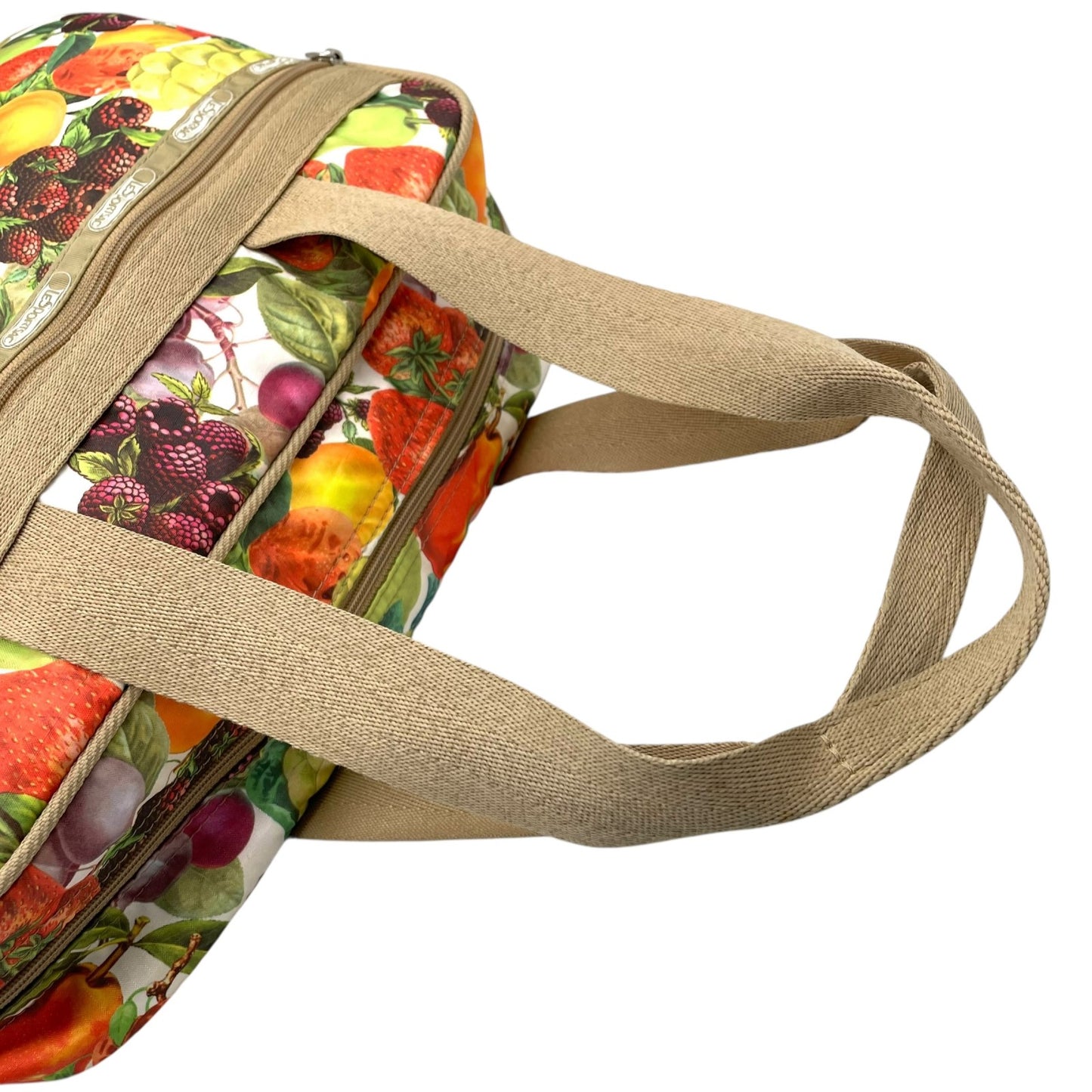 未使用級 LeSportsac レスポートサック ボストンバッグ ナイロン マルチカラー ベージュ 果物 フルーツ柄 総柄 シルバー金具 ロゴ 肩掛け可 レディース S91