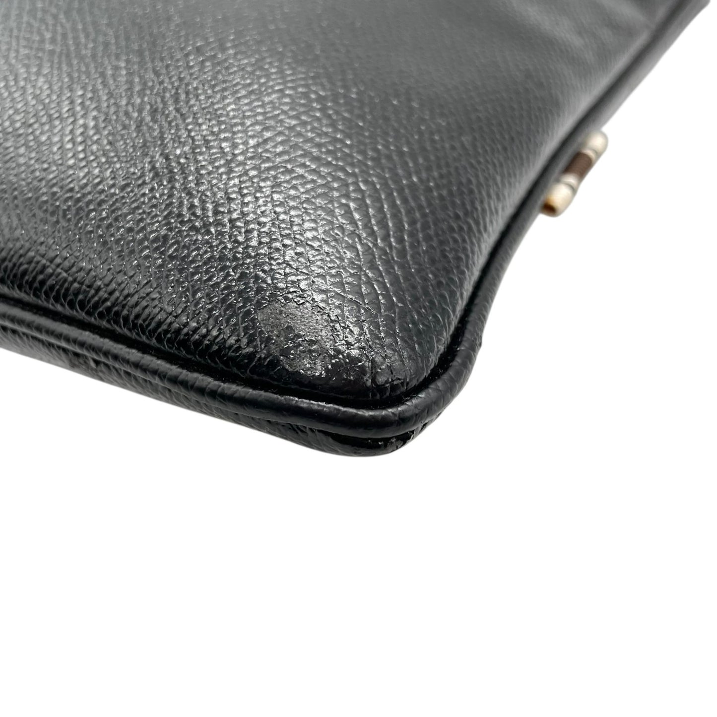 フェラガモ Salvatore Ferragamo ショルダーバッグ サコッシュ 黒 ブラック レザー シルバー金具 ロゴストラップ 斜め掛け可 メンズ K6