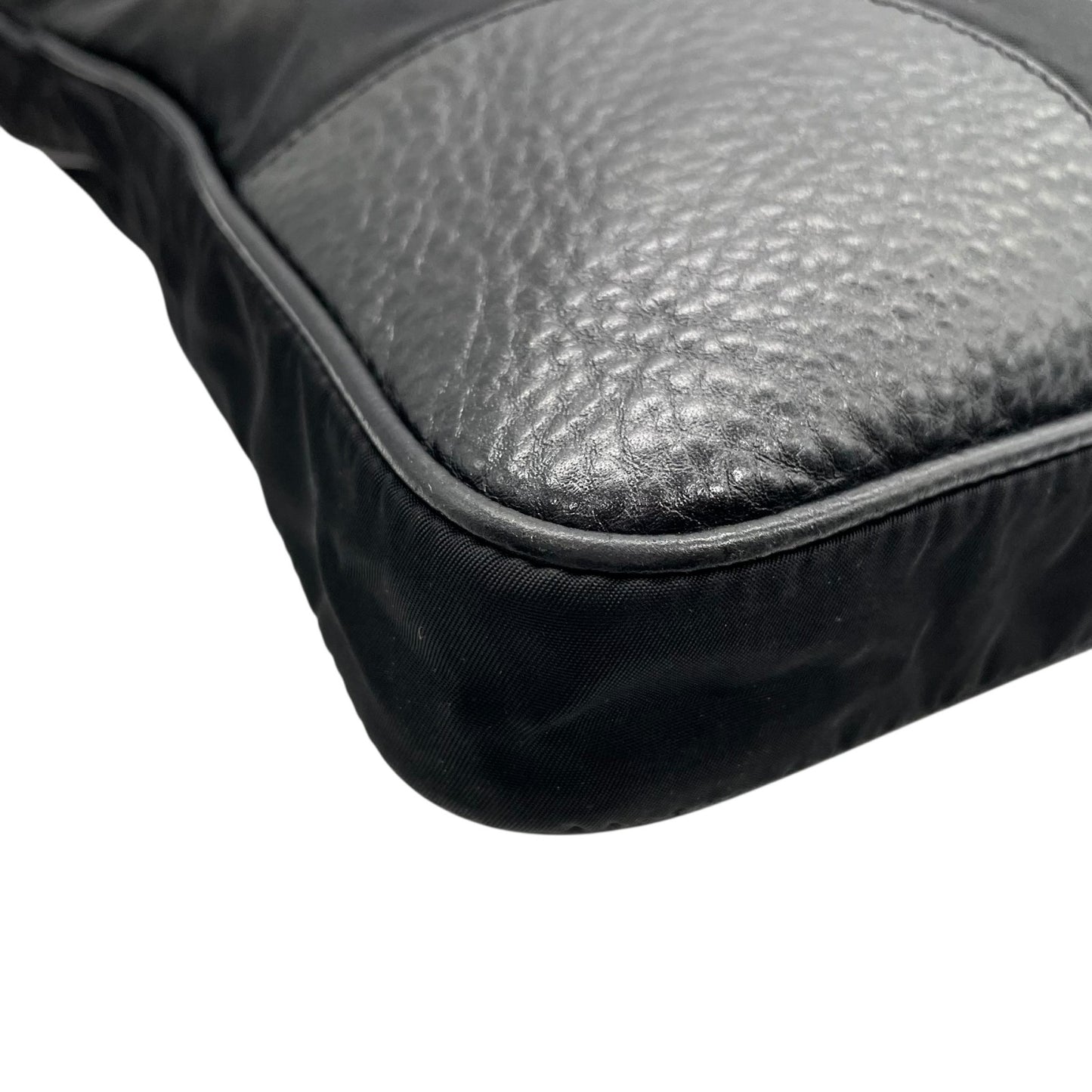 PRADA プラダ ショルダーバッグ ナイロン レザー 黒 ブラック NERO 三角プレートロゴ トライアングルロゴ シルバー金具 斜め掛け可 メンズ レディース K13