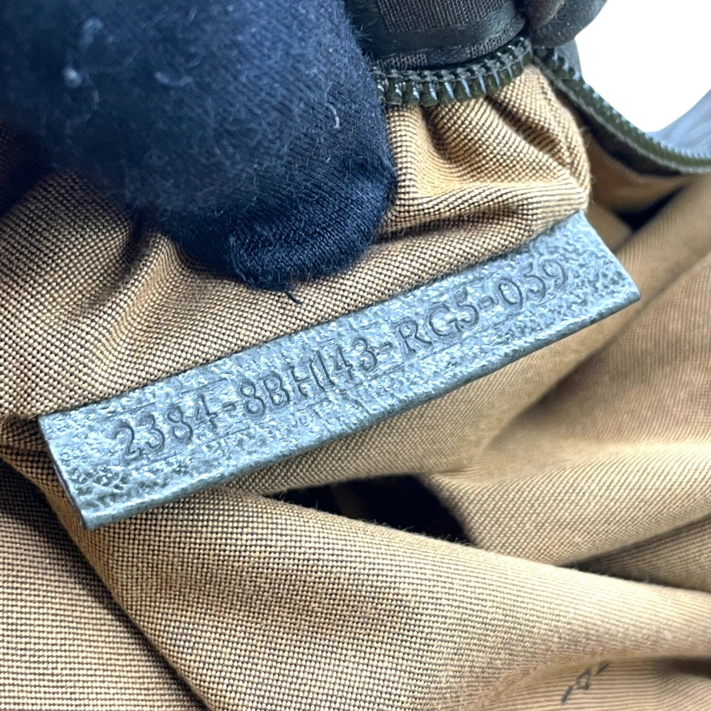 美品 FENDI フェンディ ズッカ柄 ナイロントート バッグ カーキ グリーン FF柄 ベルトデザイン シルバー金具 8BH143 ハンドバッグ レディース B1