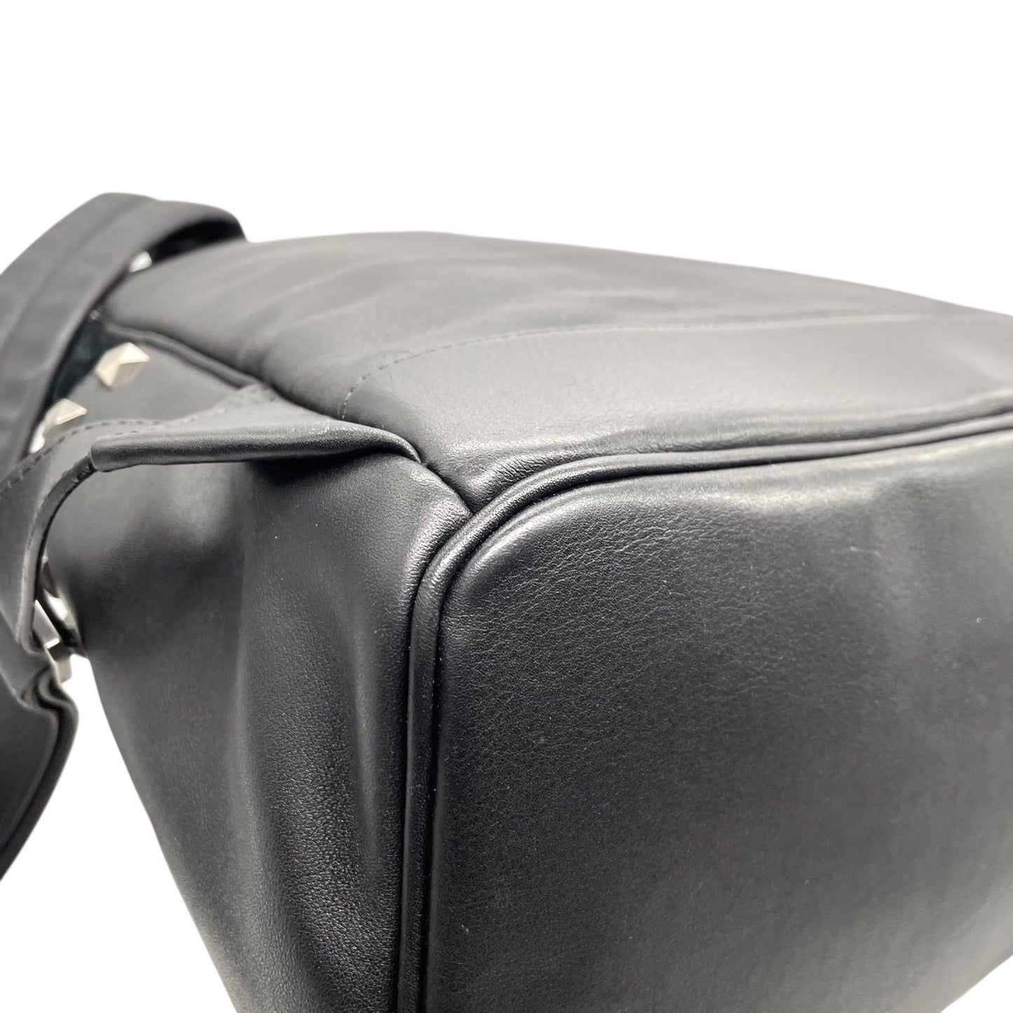 極美品 MCM エムシーエム バックパック リュック モノグラム ヴィセトス エンブレム刺繍 スタッズ付き レザー×ベルベット ブラック 黒 A