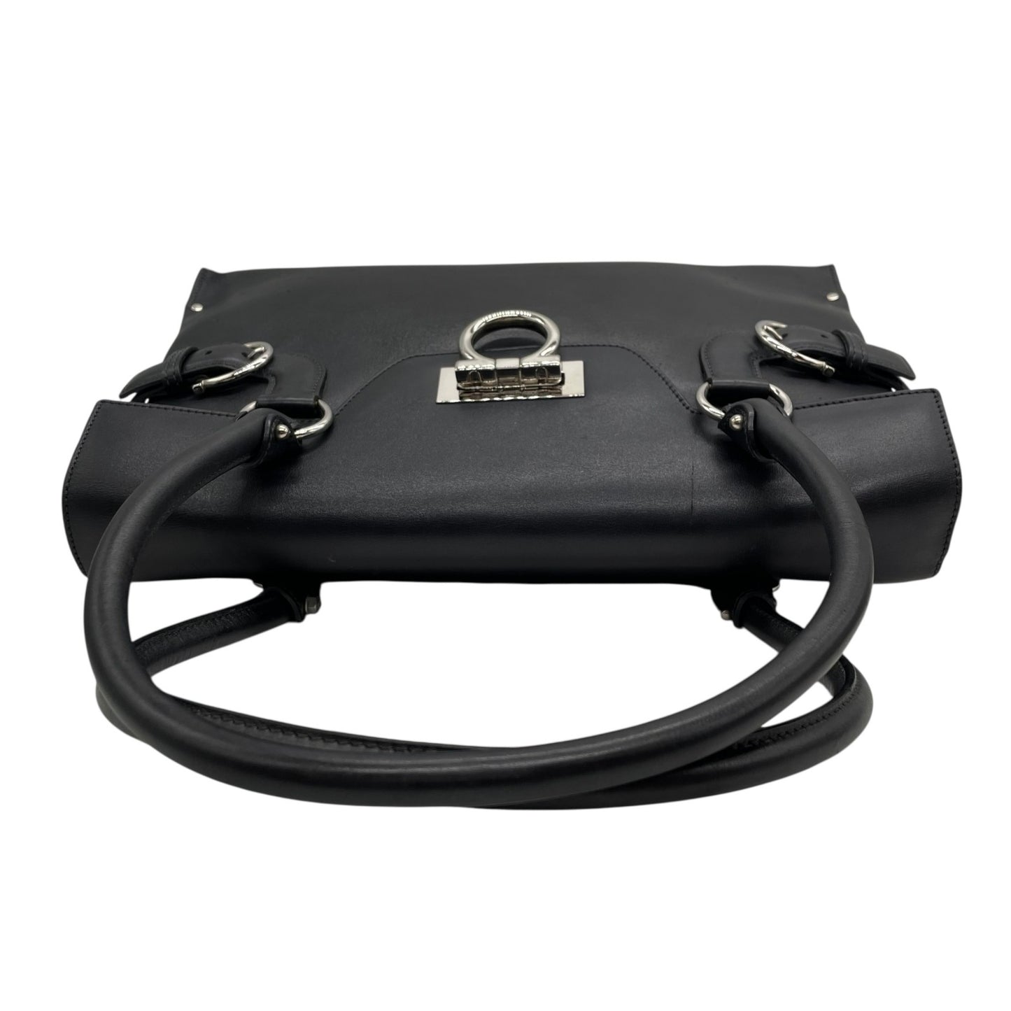 極美品 Salvatore Ferragamo フェラガモ ガンチーニ ハンドバッグ ワンショルダー 黒 ブラック レザー シルバー金具 DY-21 肩掛け可 メンズ レディース E