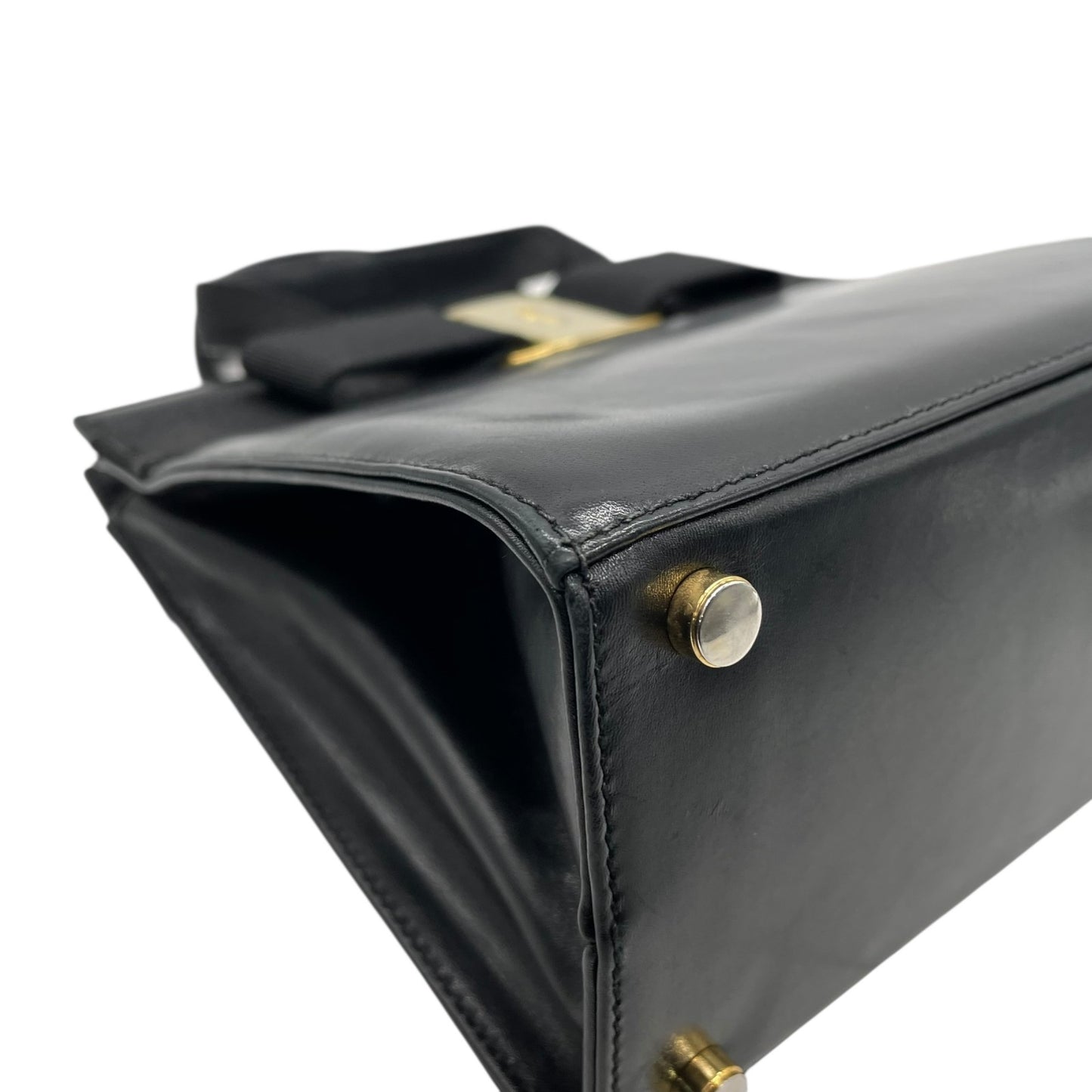 美品 サルヴァトーレ フェラガモ ハンドバッグ フォーマルバッグ ヴァラリボン 黒 ゴールド金具 自立 ブラック レザー 本革 ヴィンテージ B