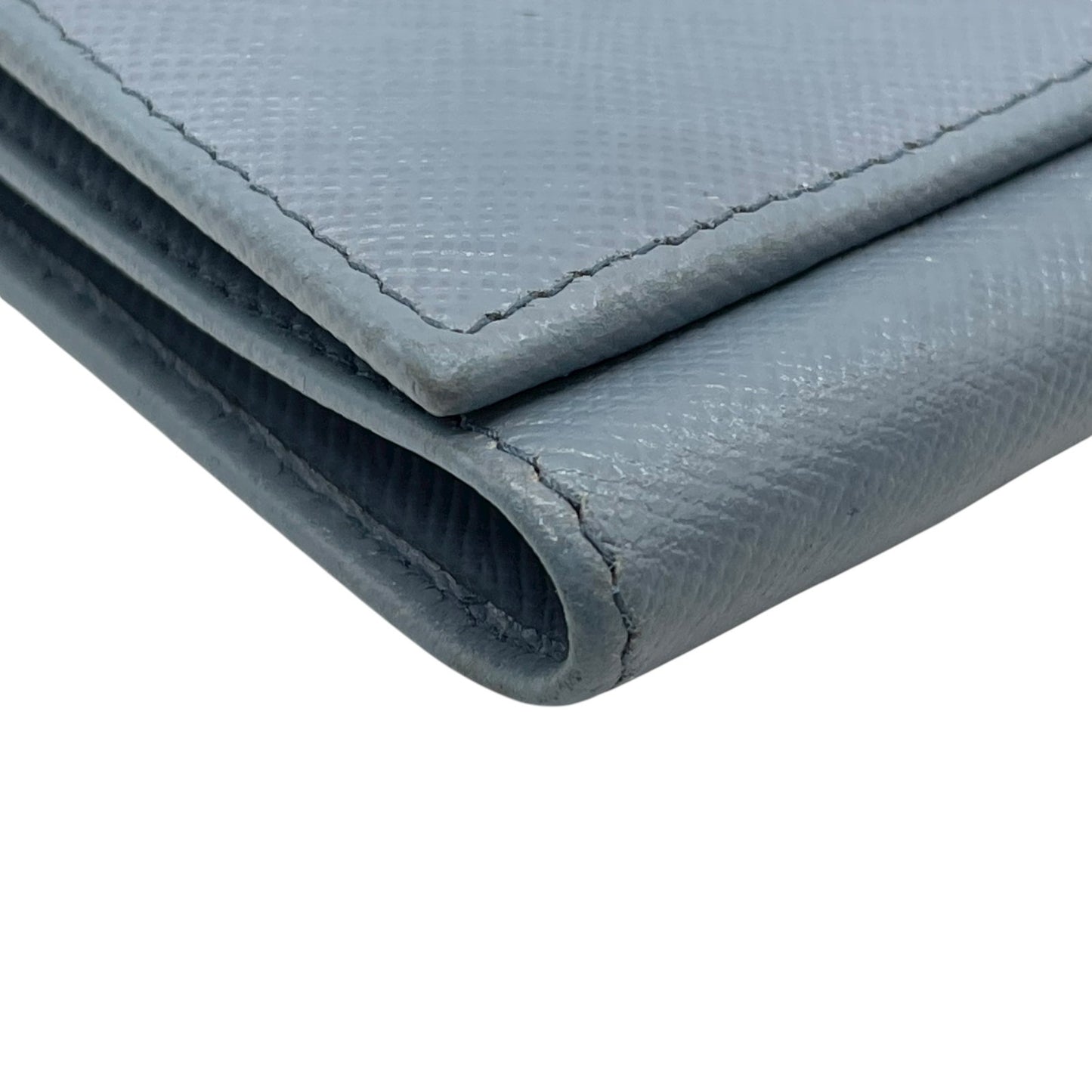 美品 プラダ PRADA サフィアーノレザー 二つ折り財布 トライアングルロゴ 水色 ライトブルー レディース コンパクトウォレット M5