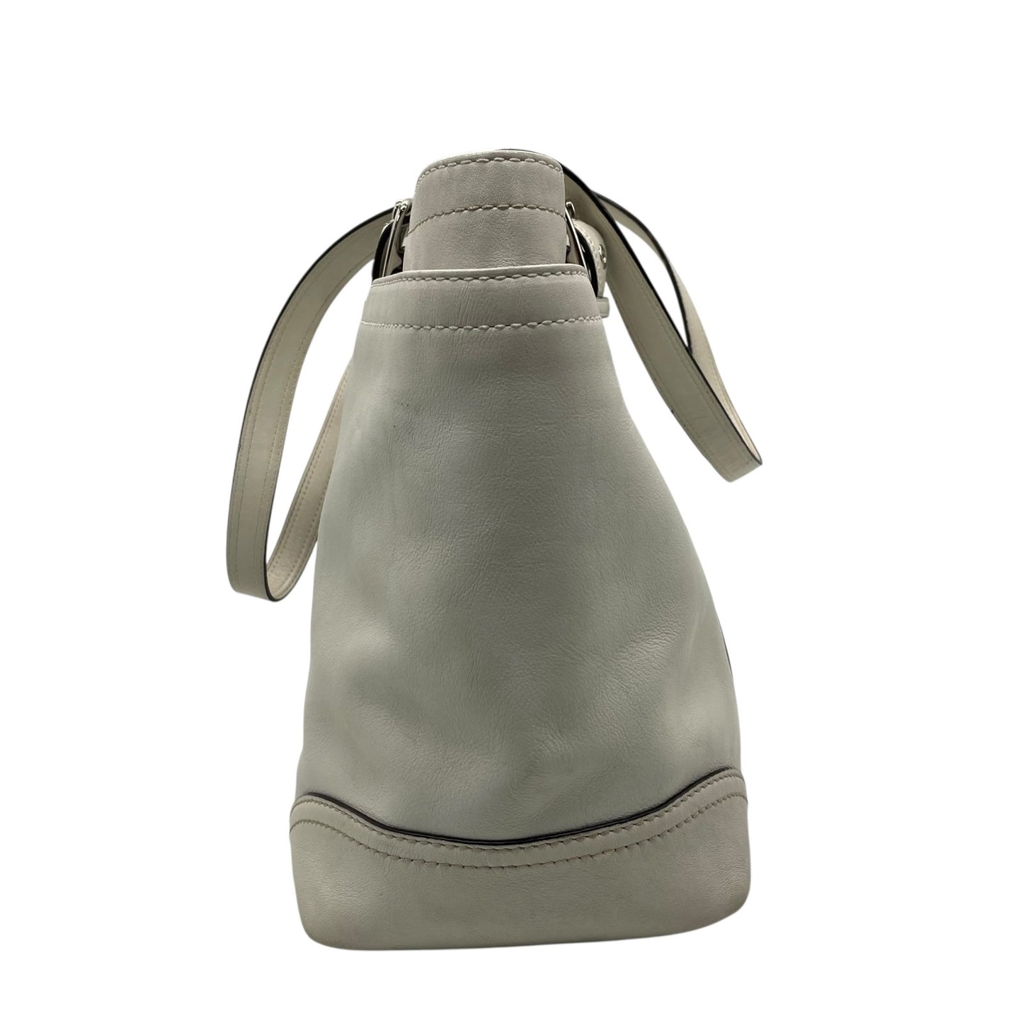 コーチ COACH トートバッグ ホワイト 白 レザー A4収納可 肩掛け可 ロゴチャーム シルバー金具 レディース T1