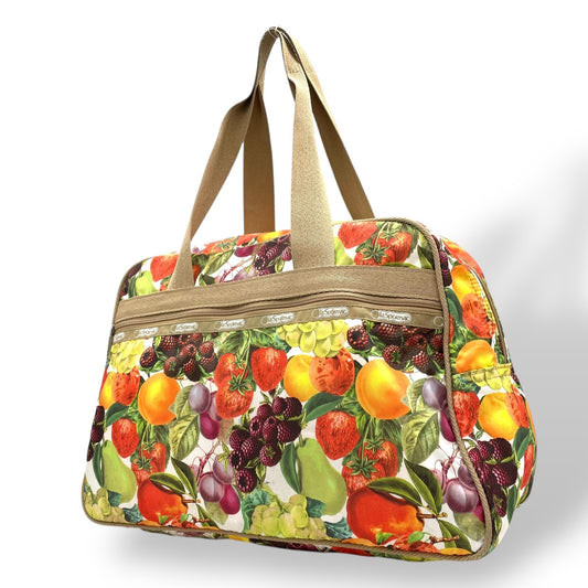 未使用級 LeSportsac レスポートサック ボストンバッグ ナイロン マルチカラー ベージュ 果物 フルーツ柄 総柄 シルバー金具 ロゴ 肩掛け可 レディース S91
