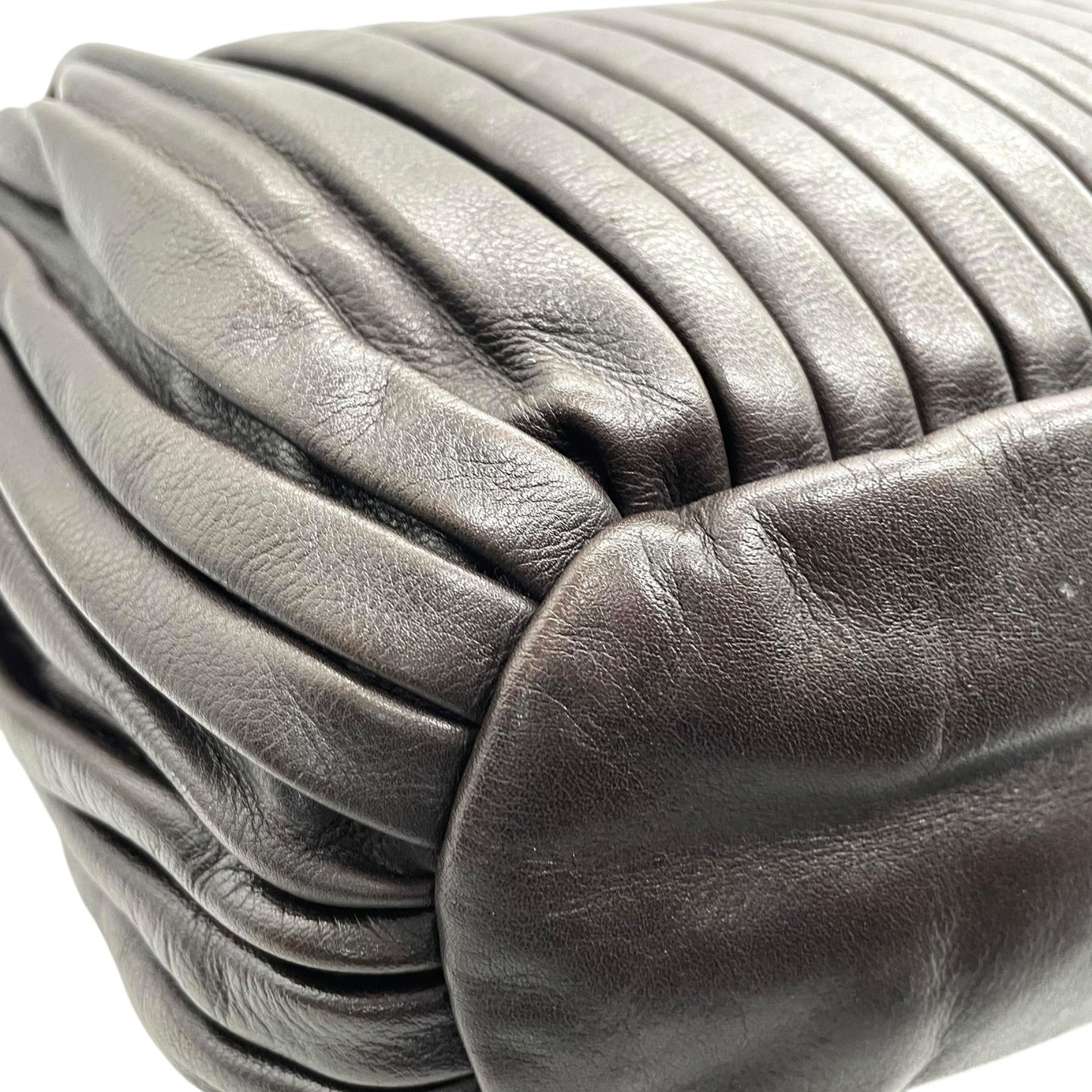 【美品】miumiu ミュウミュウ 2WAY トートバッグ ハンドバッグ ショルダーバッグ ギャザー プリーツ レザー スタッズ ダークブラウン ゴールド金具 斜め掛け可 レディース C