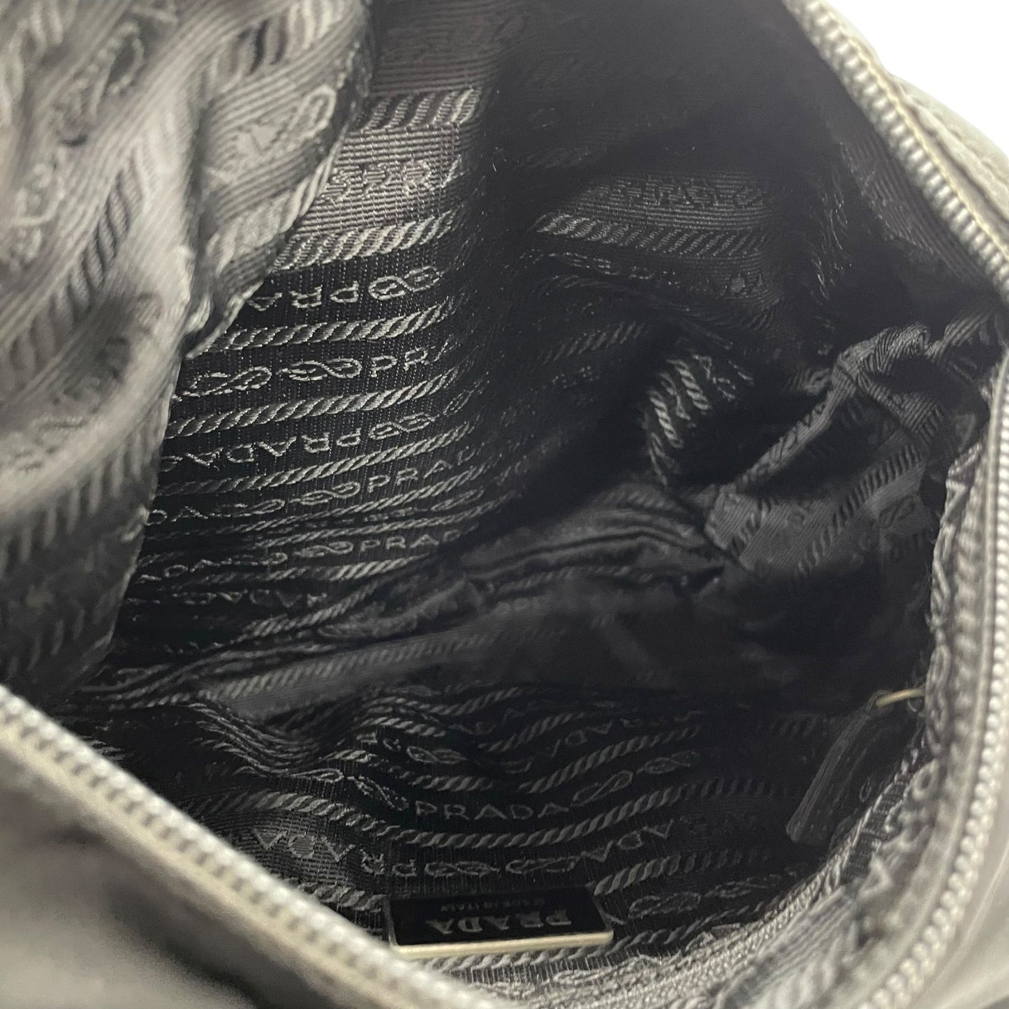 PRADA プラダ ショルダーバッグ 黒 ブラック NERO ナイロン レザー シルバー金具 三角ロゴ 斜め掛け メンズ レディース B3