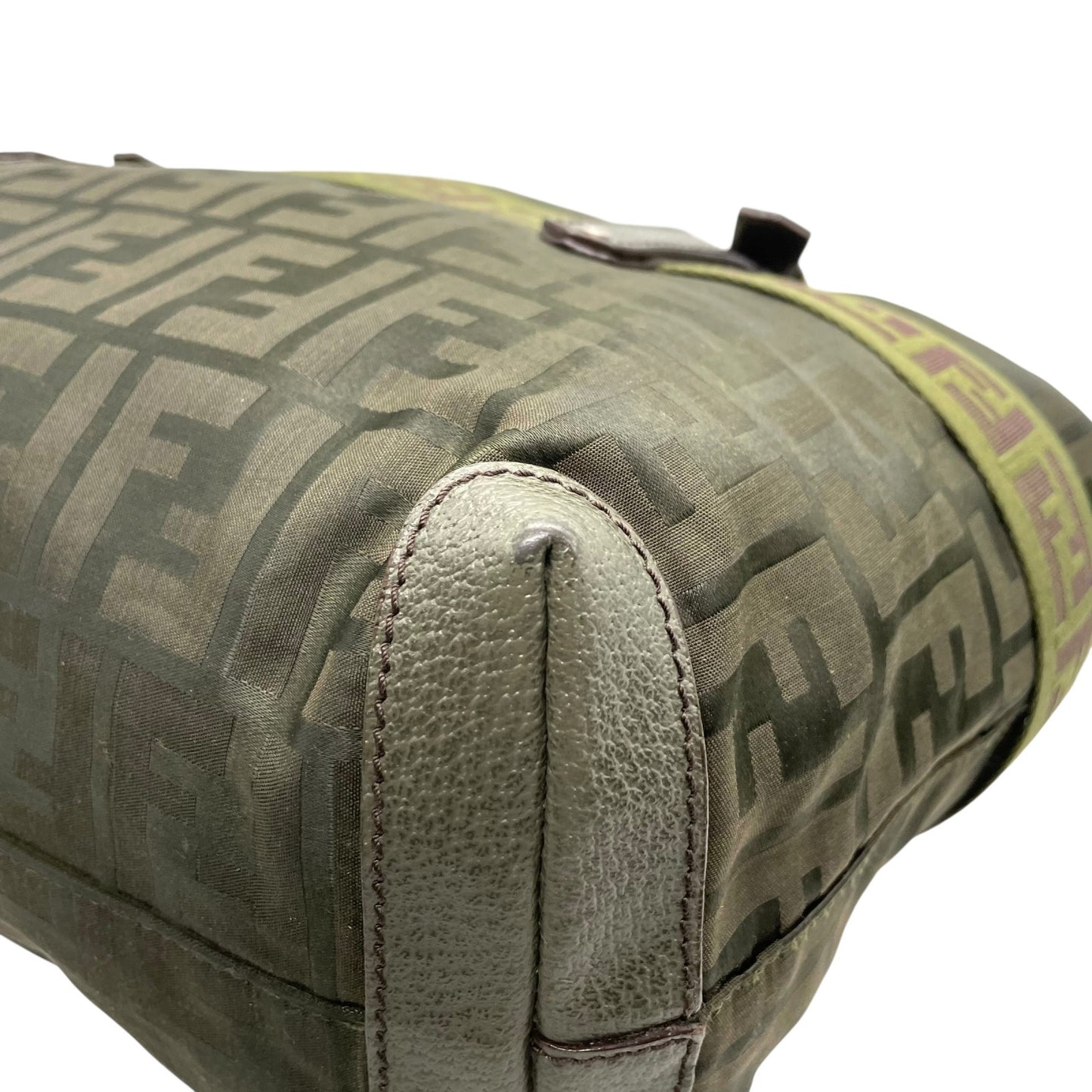 美品 FENDI フェンディ ズッカ柄 ナイロントート バッグ カーキ グリーン FF柄 ベルトデザイン シルバー金具 8BH143 ハンドバッグ レディース B1