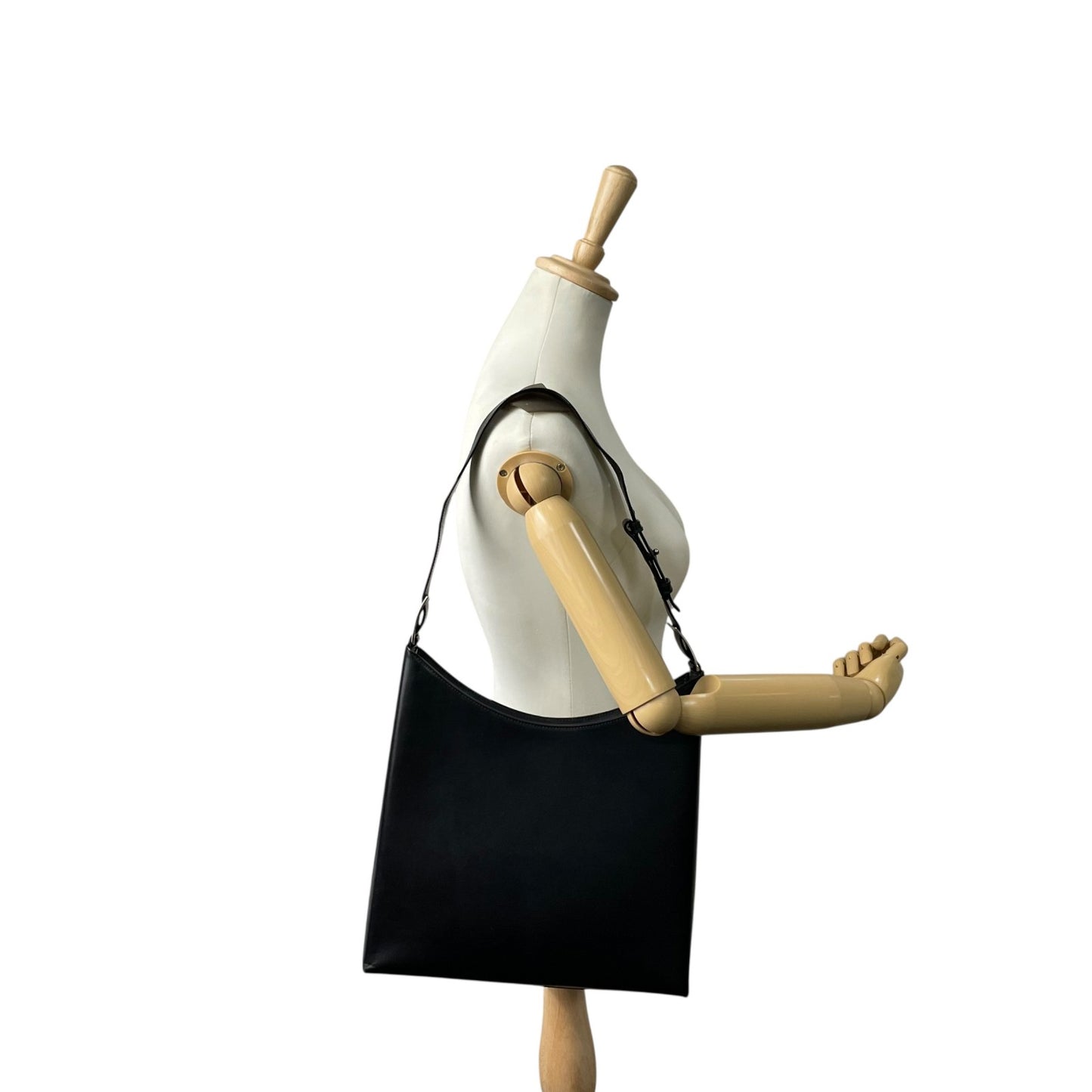 極美品 サルヴァトーレ フェラガモ Salvatore Ferragamo ヴァラ バラ 本革 ブラック 黒 ショルダーバッグ ワンショルダー レザー 上品 シンプルデザイン レディース フォーマル カジュアル A