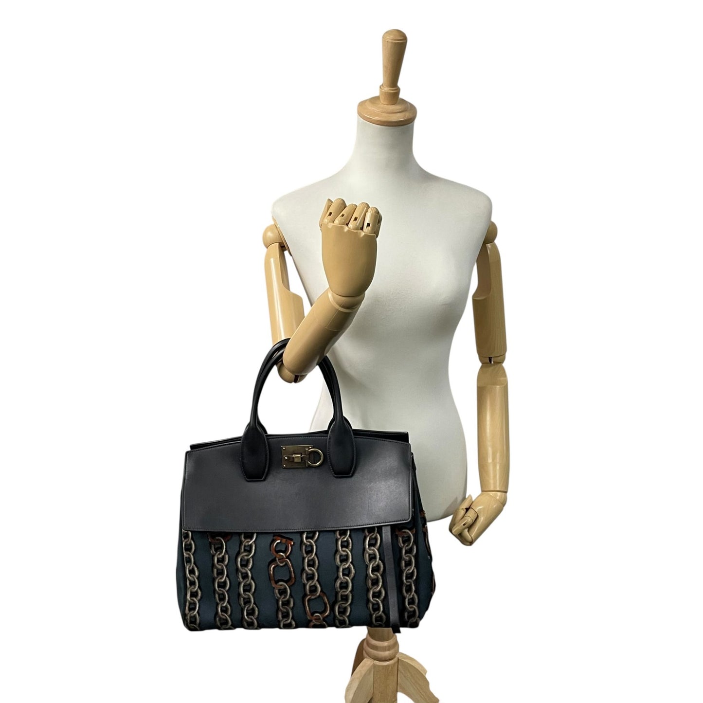 美品 Salvatore Ferragamo サルヴァトーレ フェラガモ ガンチーニ チェーン柄 ハンドバッグ 紺 ネイビー 黒 ブラック キャンバス レザー ゴールド金具 レディース B