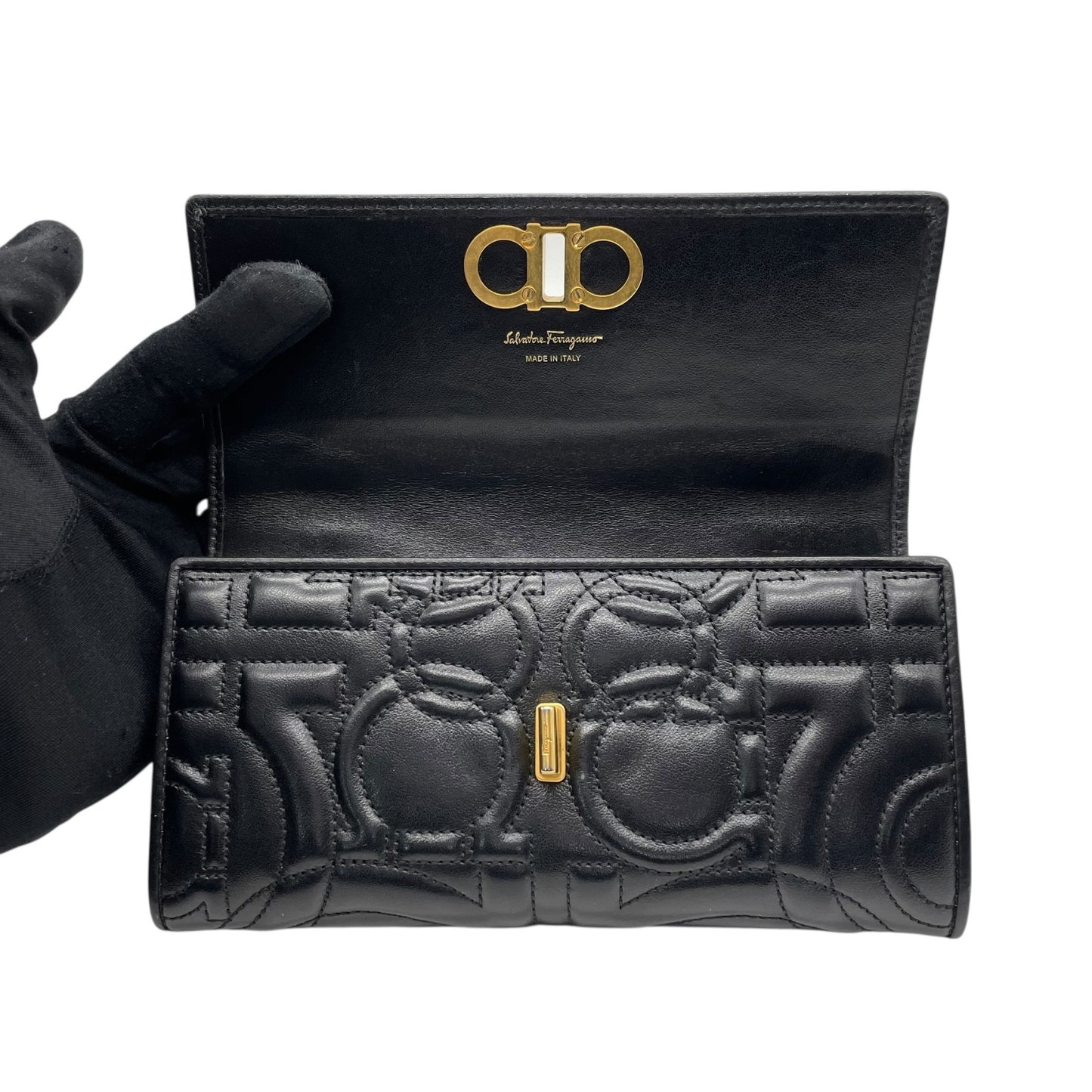 Salvatore Ferragamo フェラガモ 長財布 ガンチーニ ダブルガンチーニ エンボス ターンロック 黒 ブラック レザー 本革 ゴールド金具 ロングウォレット レディース W5