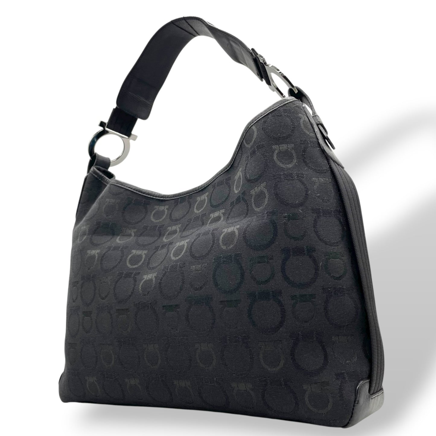 サルヴァトーレ フェラガモ Salvatore Ferragamo ガンチーニ ショルダーバッグ トートバッグ キャンバス 黒 ブラック シルバー金具 ロゴ ワンショルダー C3