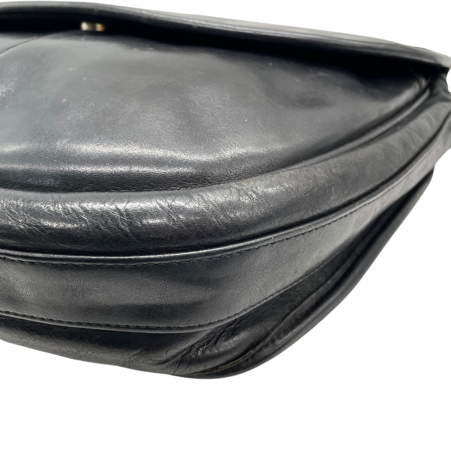 オールドコーチ COACH ショルダーバッグ メッセンジャーバッグ 黒 ブラック レザー ゴールド金具 ロゴチャーム付き フラップ開閉 ヴィンテージ メンズ レディース E2