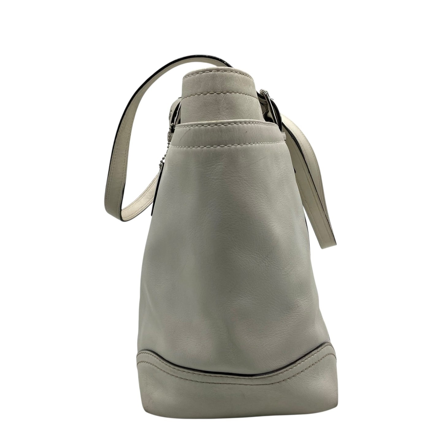 コーチ COACH トートバッグ ホワイト 白 レザー A4収納可 肩掛け可 ロゴチャーム シルバー金具 レディース T1