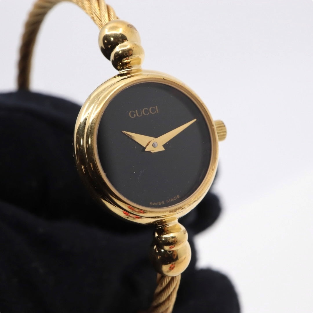 美品 電池交換済 グッチ GUCCI 2700.2.L 腕時計 レディースウォッチ バングルウォッチ ワイヤーブレスレット クォーツ ゴールド ブラック文字盤 アナログ ヴィンテージ ビンテージ エレガント クラシック ドレスウォッチ 稼働品 G3