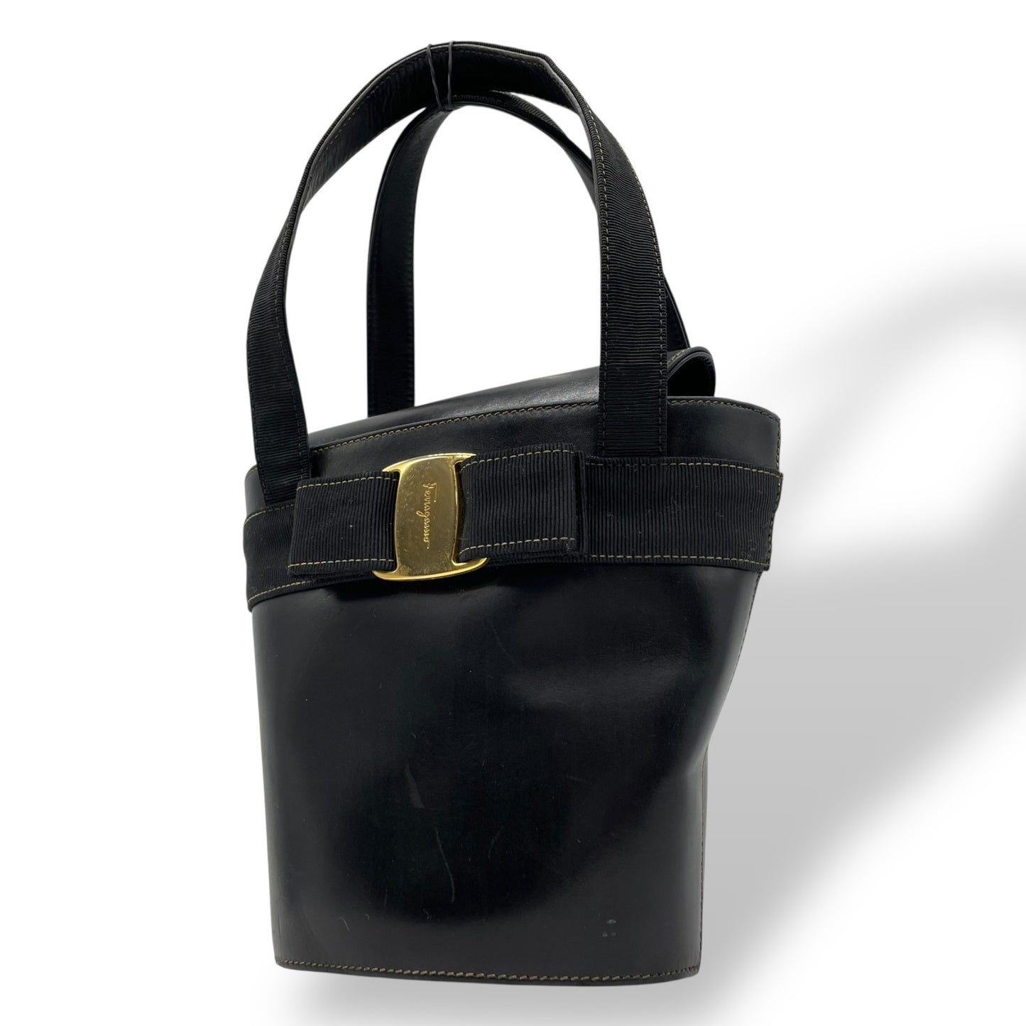 Salvatore Ferragamo サルヴァトーレ フェラガモ BA216161 ハンドバッグ ヴァラリボン 黒 ブラック レザー ゴールド金具 バケツ型 ヴィンテージ レディース B4