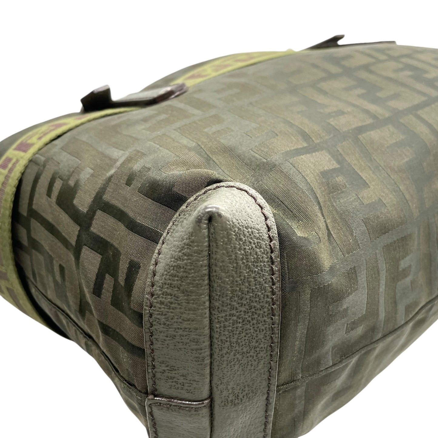 美品 FENDI フェンディ ズッカ柄 ナイロントート バッグ カーキ グリーン FF柄 ベルトデザイン シルバー金具 8BH143 ハンドバッグ レディース B1