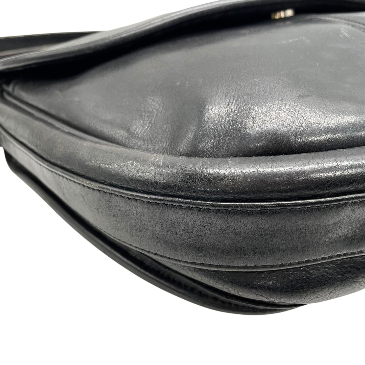 オールドコーチ COACH ショルダーバッグ メッセンジャーバッグ 黒 ブラック レザー ゴールド金具 ロゴチャーム付き フラップ開閉 ヴィンテージ メンズ レディース E2