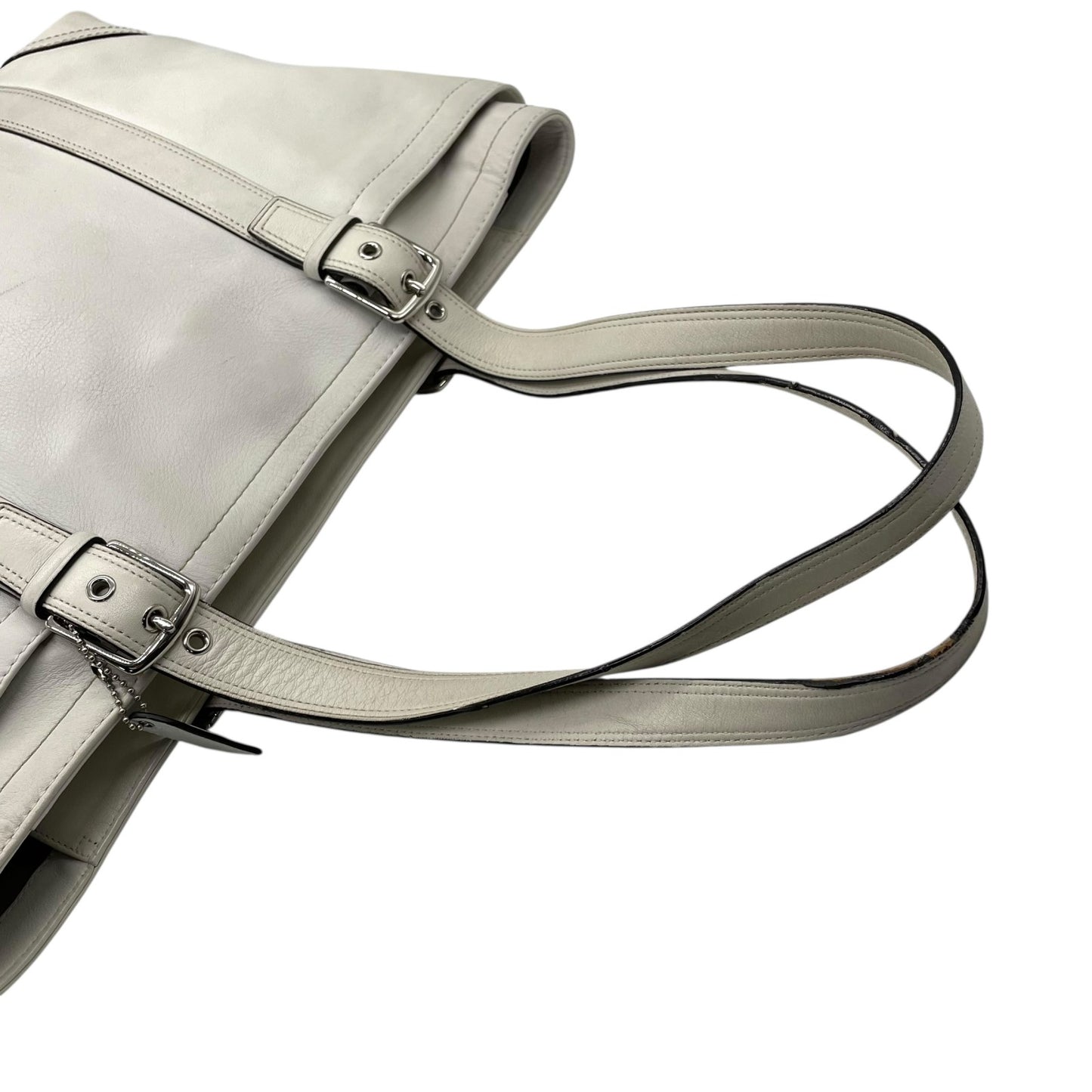 コーチ COACH トートバッグ ホワイト 白 レザー A4収納可 肩掛け可 ロゴチャーム シルバー金具 レディース T1