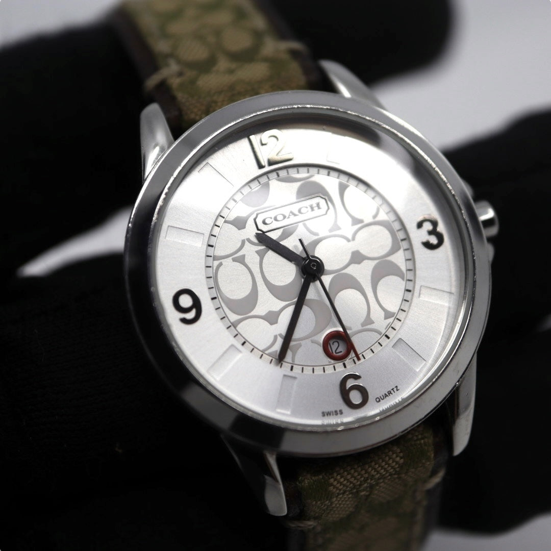 【電池交換済／クリーニング済】コーチ COACH 腕時計 8.180.158 レディースウォッチ クォーツ シルバー文字盤 シグネチャー キャンバスベルト グリーン系 デイトカレンダー アナログ クラシック カジュアル 稼働品 G3