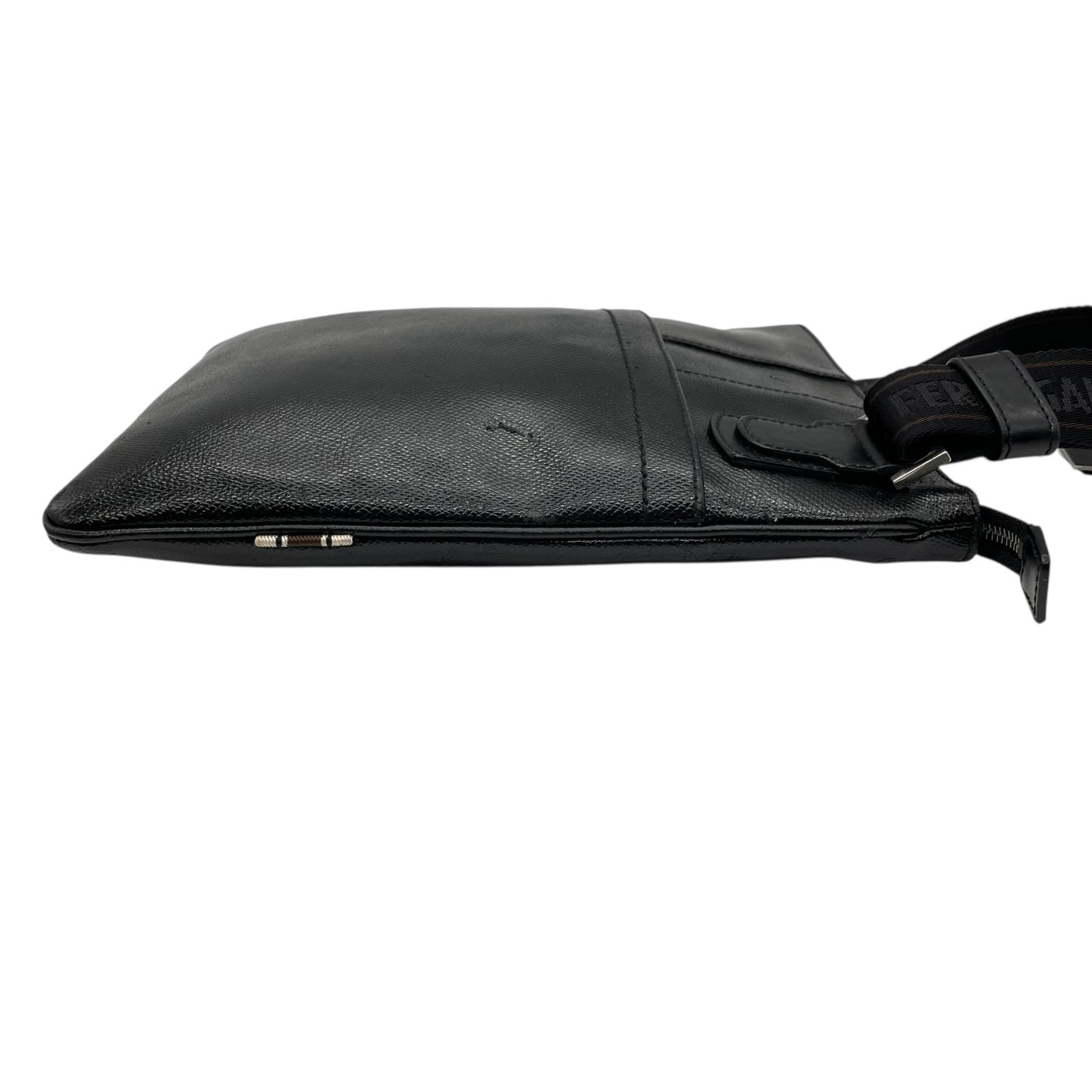 フェラガモ Salvatore Ferragamo ショルダーバッグ サコッシュ 黒 ブラック レザー シルバー金具 ロゴストラップ 斜め掛け可 メンズ K6