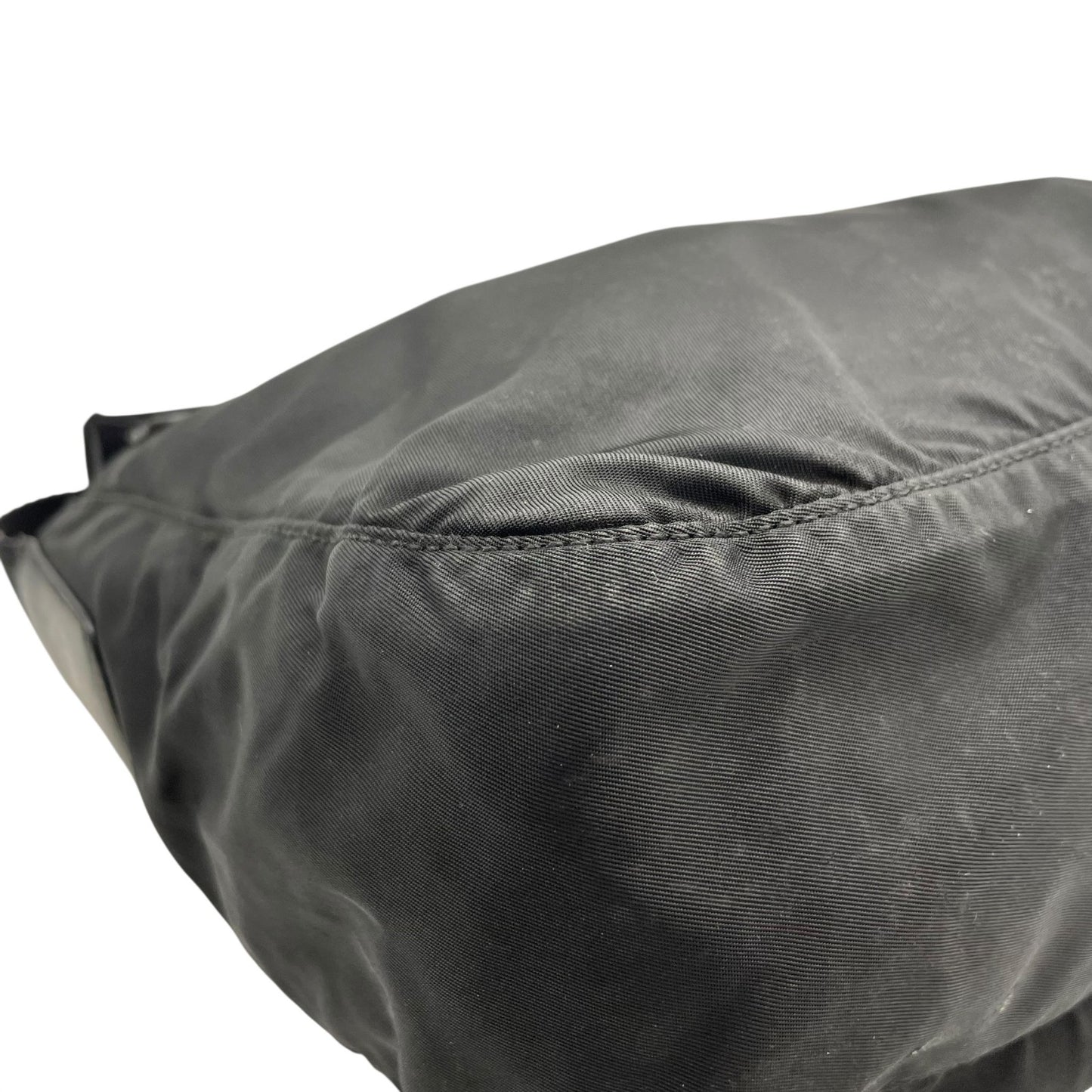 PRADA プラダ ショルダーバッグ 黒 ブラック NERO ナイロン レザー シルバー金具 三角ロゴ 斜め掛け メンズ レディース B3