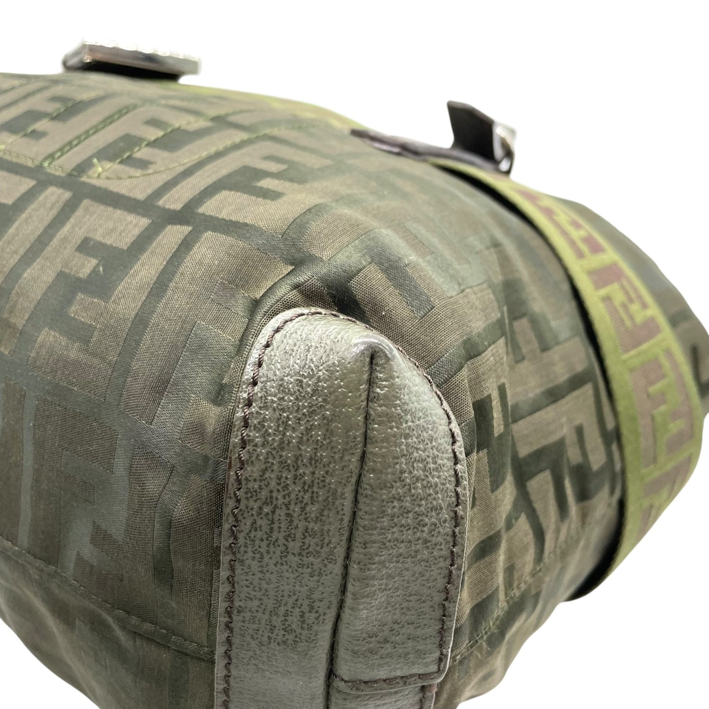 美品 FENDI フェンディ ズッカ柄 ナイロントート バッグ カーキ グリーン FF柄 ベルトデザイン シルバー金具 8BH143 ハンドバッグ レディース B1