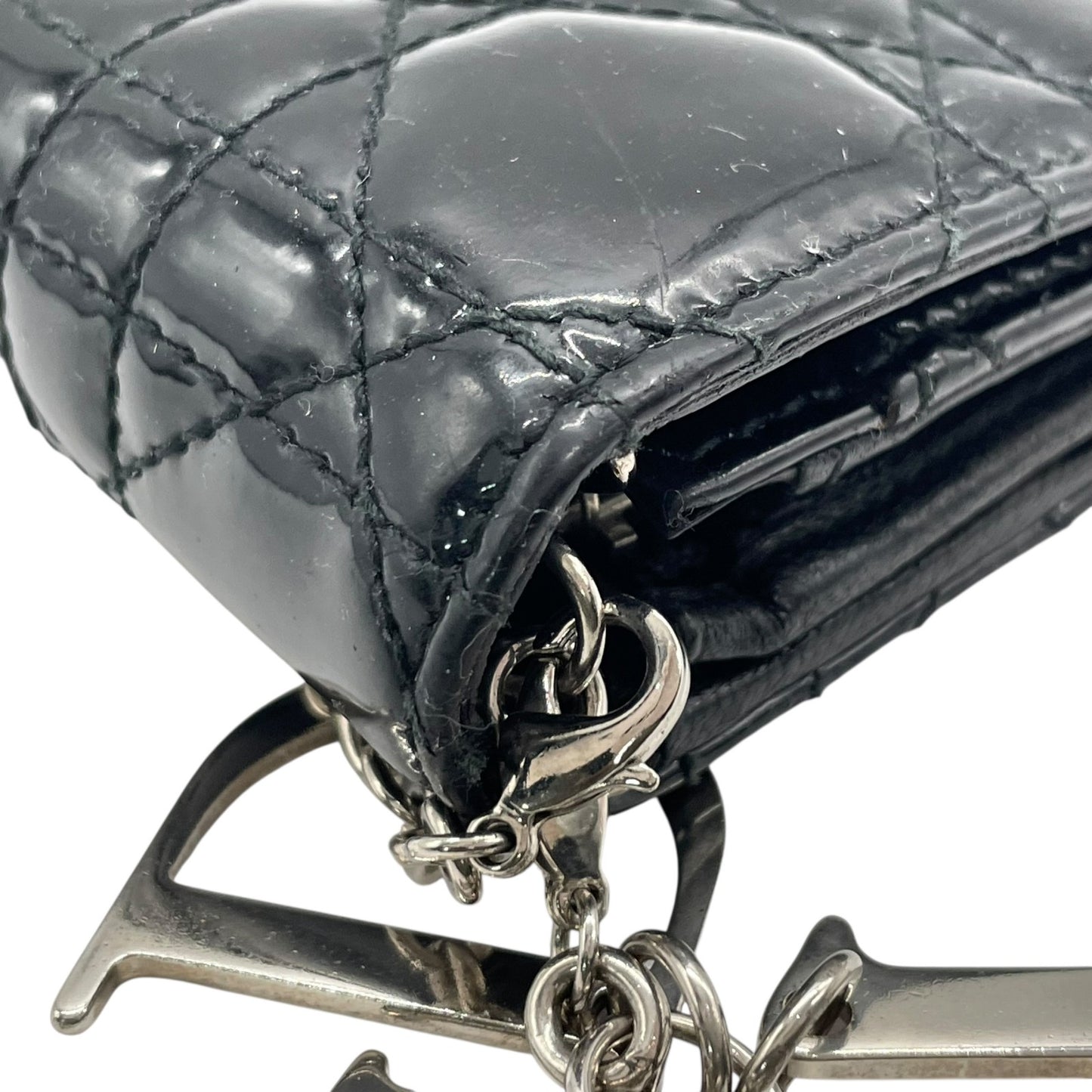 クリスチャンディオール Dior レディディオール ウォレットオンチェーン 黒 ブラック カナージュ パテントレザー チェーンストラップ キルティング エナメル ロゴ レディース W4
